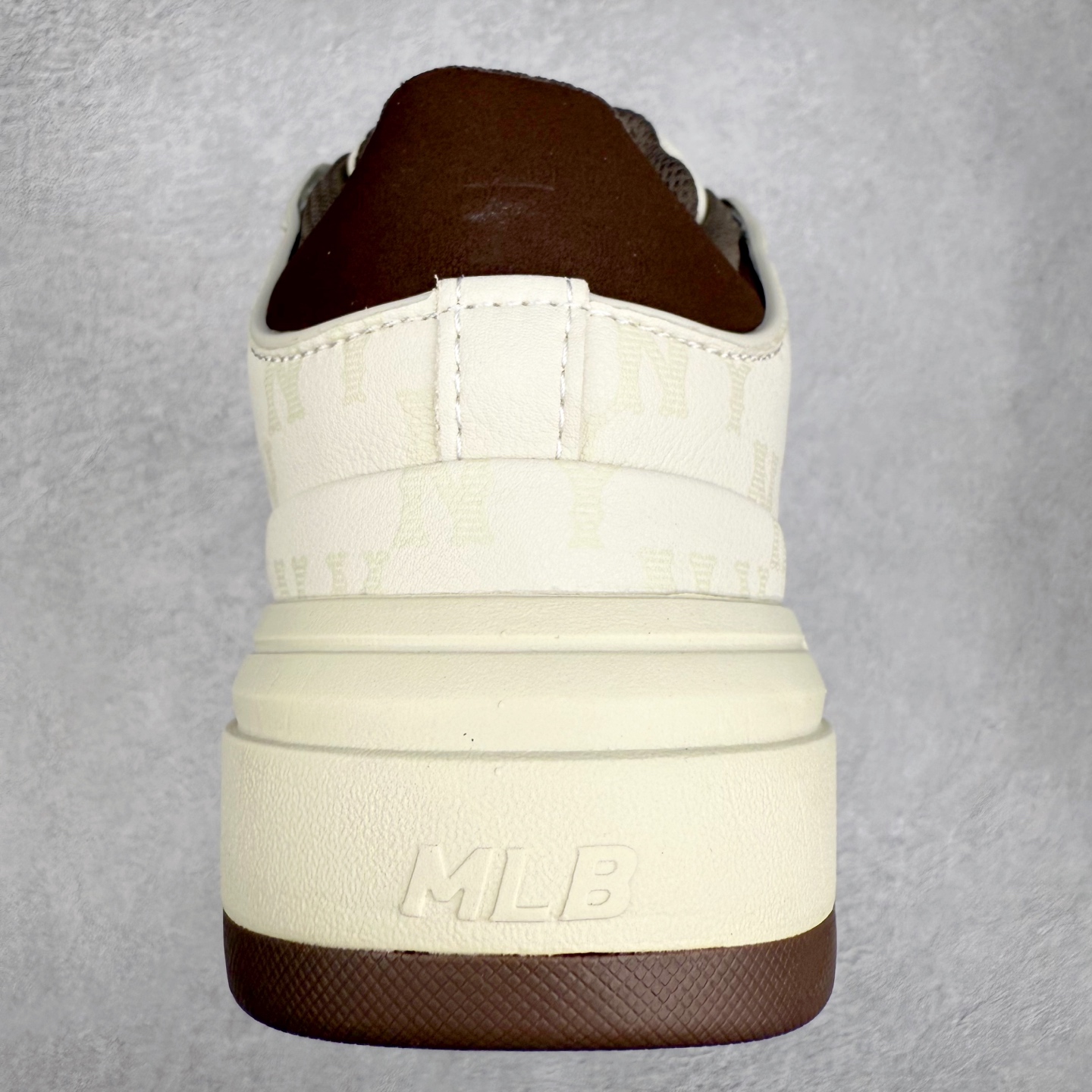 图片[8]-MLB Chunky Liner Basic 复古印花学长鞋系列低帮轻量增高厚底百搭休闲运动慢跑鞋板鞋 Korea韩国联名NY美国榄球纽约洋基队限定 韩国代购专供 全套原楦原纸板原厂数据开发 正确中底拉帮中底网布细节 平台代购专供 左脚内置芯片 韩国代购吊牌标贴 独家一比一RB+MD组合大底 高频后跟小人Logo精准对位立体饱满 正确网布加超迁鞋面 转印中底走线紧密 转印Logo工艺表层防刮不掉色 尺码：35 36 36.5 37.5 38 38.5 39 40 40.5 41 42 42.5 43 44 45-选品中心