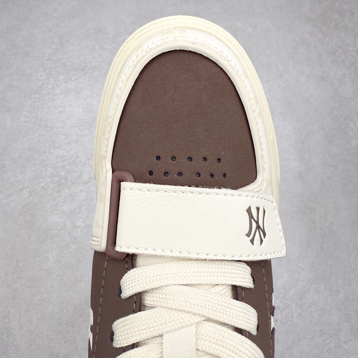 图片[4]-MLB Chunky Liner Basic 复古印花学长鞋系列低帮轻量增高厚底百搭休闲运动慢跑鞋板鞋 Korea韩国联名NY美国榄球纽约洋基队限定 韩国代购专供 全套原楦原纸板原厂数据开发 正确中底拉帮中底网布细节 平台代购专供 左脚内置芯片 韩国代购吊牌标贴 独家一比一RB+MD组合大底 高频后跟小人Logo精准对位立体饱满 正确网布加超迁鞋面 转印中底走线紧密 转印Logo工艺表层防刮不掉色 尺码：35 36 36.5 37.5 38 38.5 39 40 40.5 41 42 42.5 43 44 45-选品中心