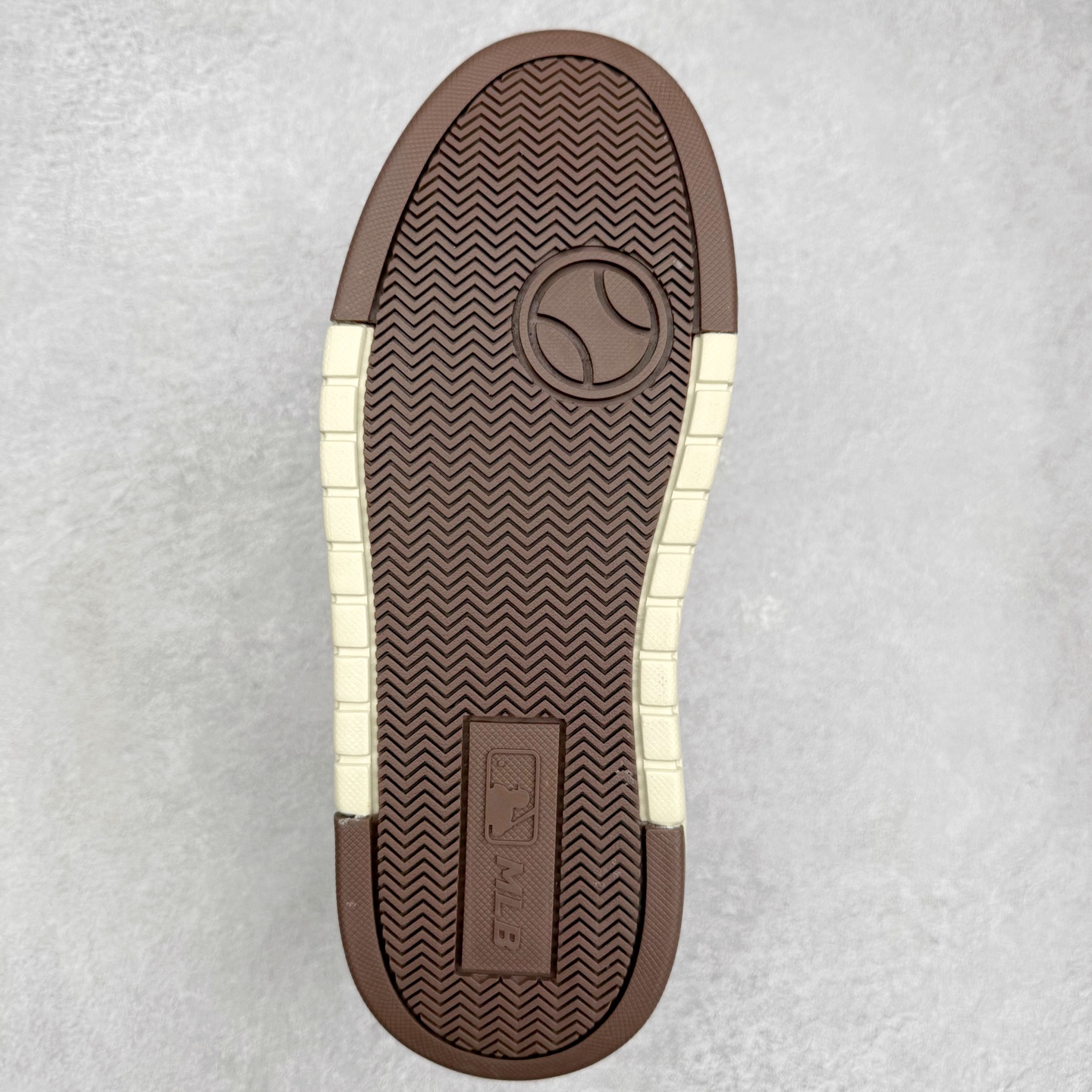 图片[9]-MLB Chunky Liner Basic 复古印花学长鞋系列低帮轻量增高厚底百搭休闲运动慢跑鞋板鞋 Korea韩国联名NY美国榄球纽约洋基队限定 韩国代购专供 全套原楦原纸板原厂数据开发 正确中底拉帮中底网布细节 平台代购专供 左脚内置芯片 韩国代购吊牌标贴 独家一比一RB+MD组合大底 高频后跟小人Logo精准对位立体饱满 正确网布加超迁鞋面 转印中底走线紧密 转印Logo工艺表层防刮不掉色 尺码：35 36 36.5 37.5 38 38.5 39 40 40.5 41 42 42.5 43 44 45-选品中心