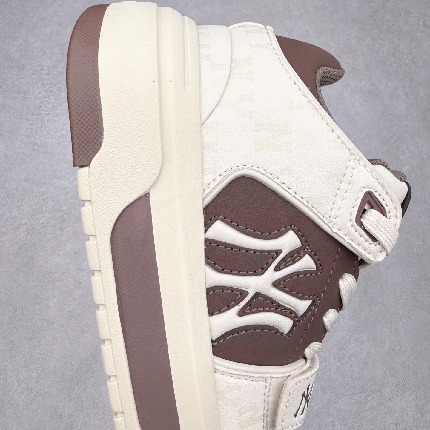 图片[6]-MLB Chunky Liner Basic 复古印花学长鞋系列低帮轻量增高厚底百搭休闲运动慢跑鞋板鞋 Korea韩国联名NY美国榄球纽约洋基队限定 韩国代购专供 全套原楦原纸板原厂数据开发 正确中底拉帮中底网布细节 平台代购专供 左脚内置芯片 韩国代购吊牌标贴 独家一比一RB+MD组合大底 高频后跟小人Logo精准对位立体饱满 正确网布加超迁鞋面 转印中底走线紧密 转印Logo工艺表层防刮不掉色 尺码：35 36 36.5 37.5 38 38.5 39 40 40.5 41 42 42.5 43 44 45-选品中心