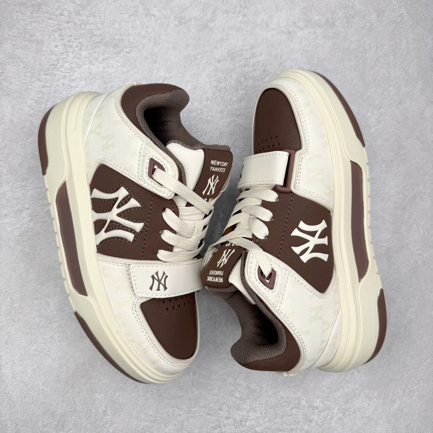 图片[3]-MLB Chunky Liner Basic 复古印花学长鞋系列低帮轻量增高厚底百搭休闲运动慢跑鞋板鞋 Korea韩国联名NY美国榄球纽约洋基队限定 韩国代购专供 全套原楦原纸板原厂数据开发 正确中底拉帮中底网布细节 平台代购专供 左脚内置芯片 韩国代购吊牌标贴 独家一比一RB+MD组合大底 高频后跟小人Logo精准对位立体饱满 正确网布加超迁鞋面 转印中底走线紧密 转印Logo工艺表层防刮不掉色 尺码：35 36 36.5 37.5 38 38.5 39 40 40.5 41 42 42.5 43 44 45-选品中心