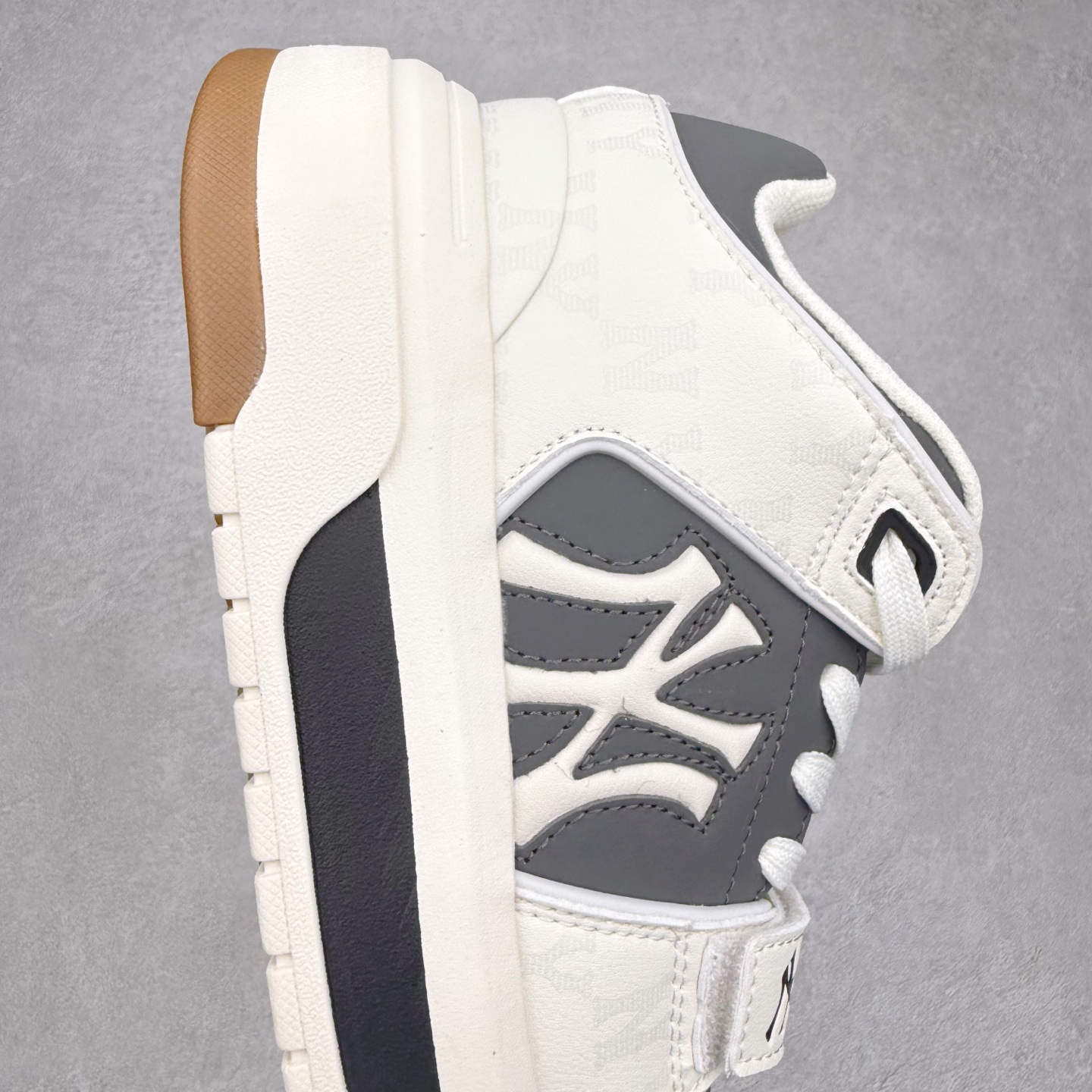 图片[6]-MLB Chunky Liner Basic 复古印花学长鞋系列低帮轻量增高厚底百搭休闲运动慢跑鞋板鞋 Korea韩国联名NY美国榄球纽约洋基队限定 韩国代购专供 全套原楦原纸板原厂数据开发 正确中底拉帮中底网布细节 平台代购专供 左脚内置芯片 韩国代购吊牌标贴 独家一比一RB+MD组合大底 高频后跟小人Logo精准对位立体饱满 正确网布加超迁鞋面 转印中底走线紧密 转印Logo工艺表层防刮不掉色 尺码：35 36 36.5 37.5 38 38.5 39 40 40.5 41 42 42.5 43 44 45-选品中心