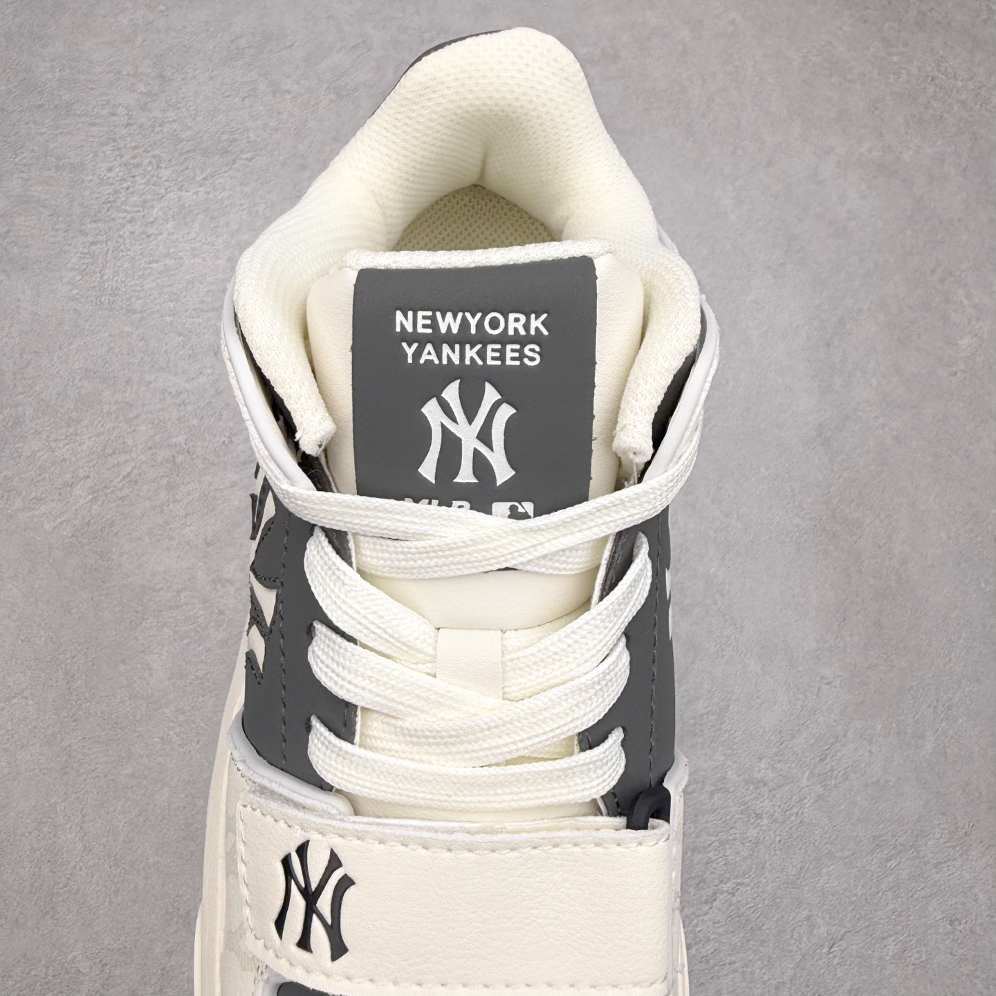 图片[5]-MLB Chunky Liner Basic 复古印花学长鞋系列低帮轻量增高厚底百搭休闲运动慢跑鞋板鞋 Korea韩国联名NY美国榄球纽约洋基队限定 韩国代购专供 全套原楦原纸板原厂数据开发 正确中底拉帮中底网布细节 平台代购专供 左脚内置芯片 韩国代购吊牌标贴 独家一比一RB+MD组合大底 高频后跟小人Logo精准对位立体饱满 正确网布加超迁鞋面 转印中底走线紧密 转印Logo工艺表层防刮不掉色 尺码：35 36 36.5 37.5 38 38.5 39 40 40.5 41 42 42.5 43 44 45-选品中心