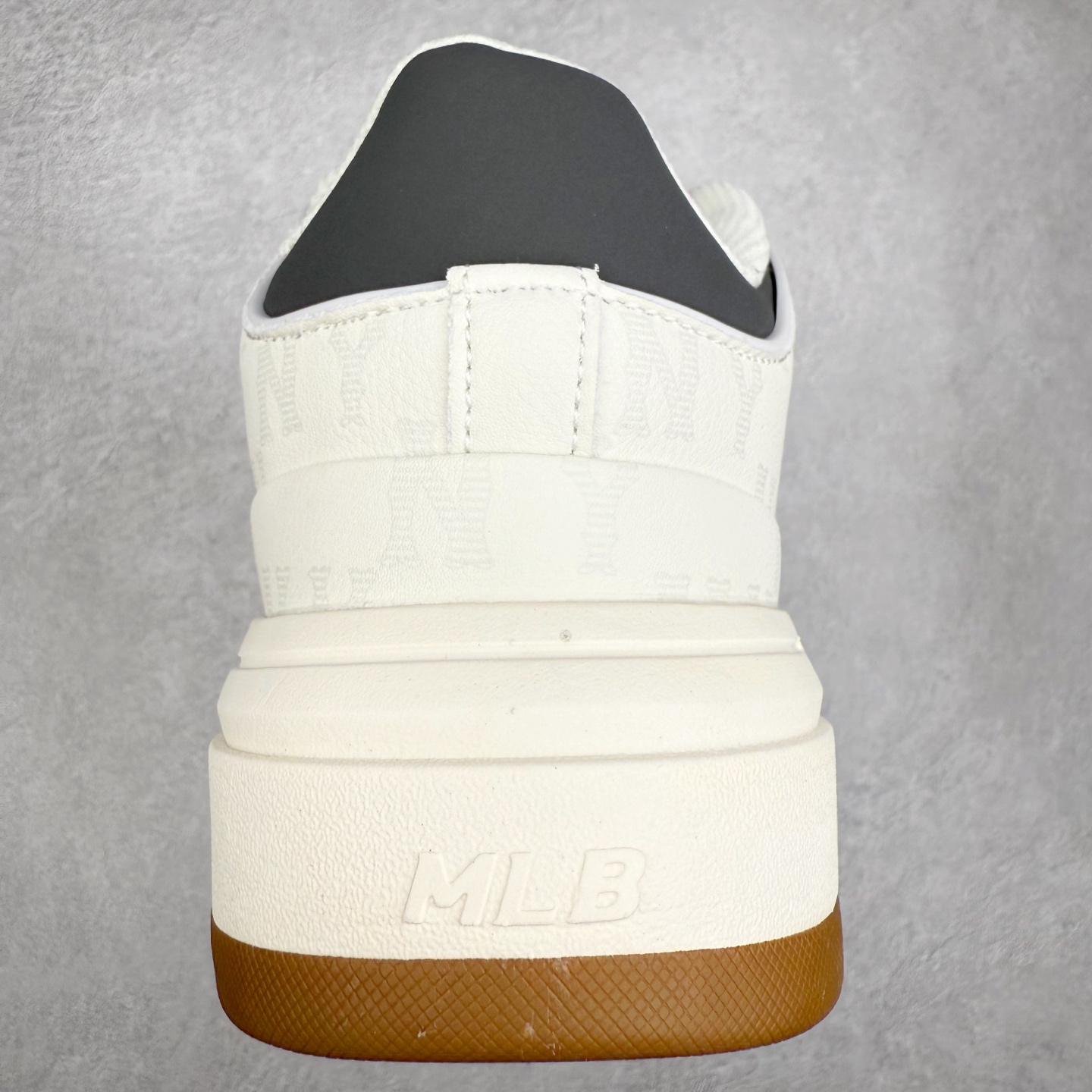 图片[8]-MLB Chunky Liner Basic 复古印花学长鞋系列低帮轻量增高厚底百搭休闲运动慢跑鞋板鞋 Korea韩国联名NY美国榄球纽约洋基队限定 韩国代购专供 全套原楦原纸板原厂数据开发 正确中底拉帮中底网布细节 平台代购专供 左脚内置芯片 韩国代购吊牌标贴 独家一比一RB+MD组合大底 高频后跟小人Logo精准对位立体饱满 正确网布加超迁鞋面 转印中底走线紧密 转印Logo工艺表层防刮不掉色 尺码：35 36 36.5 37.5 38 38.5 39 40 40.5 41 42 42.5 43 44 45-选品中心