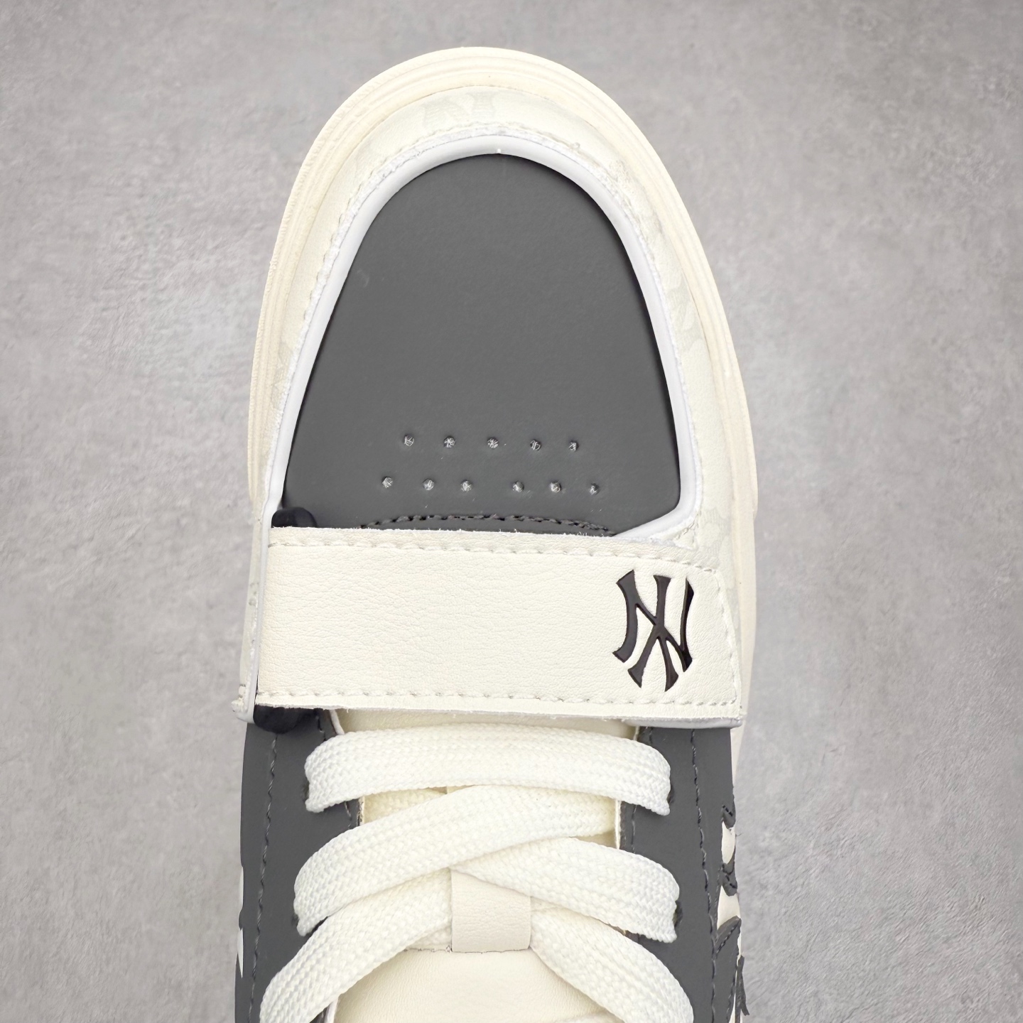 图片[4]-MLB Chunky Liner Basic 复古印花学长鞋系列低帮轻量增高厚底百搭休闲运动慢跑鞋板鞋 Korea韩国联名NY美国榄球纽约洋基队限定 韩国代购专供 全套原楦原纸板原厂数据开发 正确中底拉帮中底网布细节 平台代购专供 左脚内置芯片 韩国代购吊牌标贴 独家一比一RB+MD组合大底 高频后跟小人Logo精准对位立体饱满 正确网布加超迁鞋面 转印中底走线紧密 转印Logo工艺表层防刮不掉色 尺码：35 36 36.5 37.5 38 38.5 39 40 40.5 41 42 42.5 43 44 45-选品中心