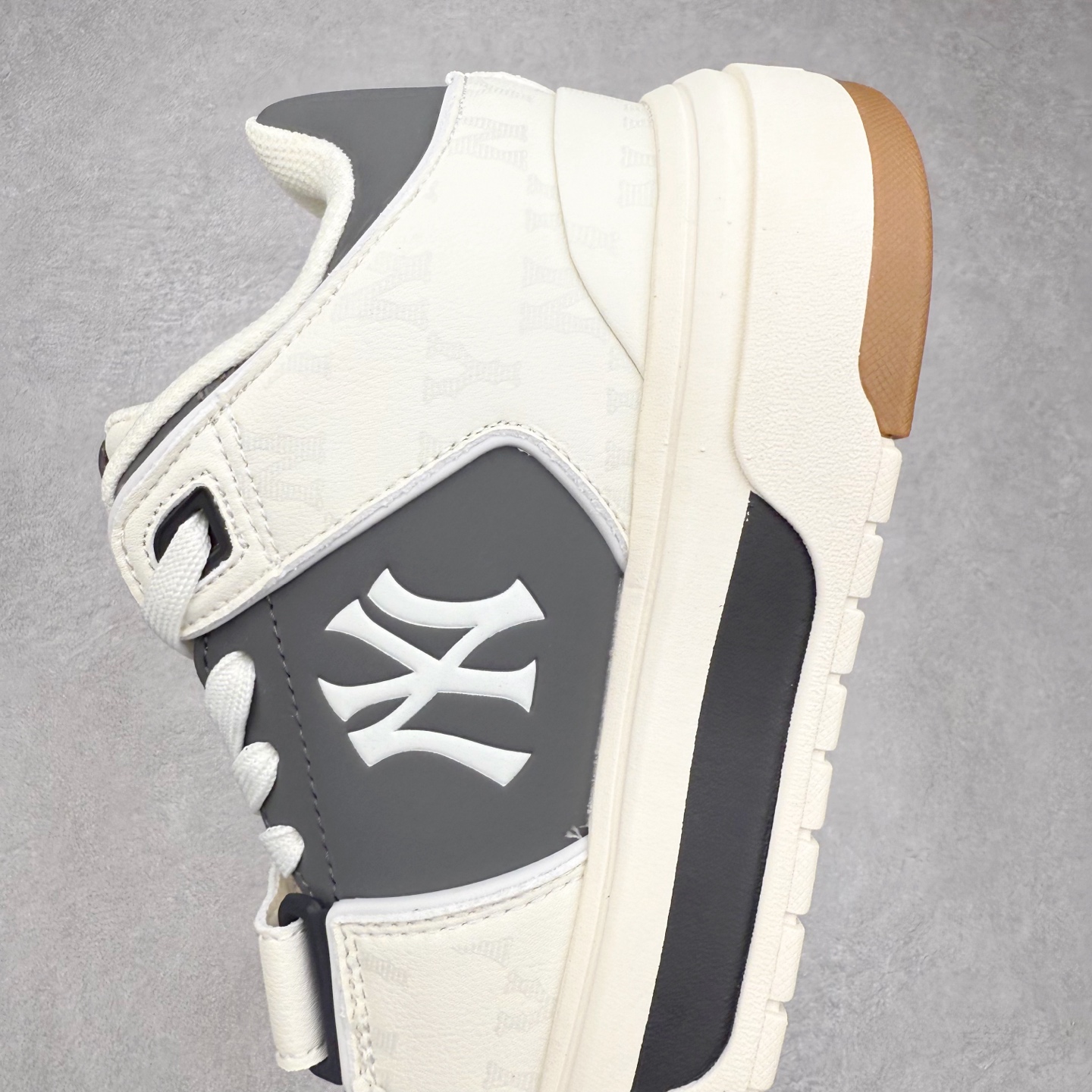 图片[7]-MLB Chunky Liner Basic 复古印花学长鞋系列低帮轻量增高厚底百搭休闲运动慢跑鞋板鞋 Korea韩国联名NY美国榄球纽约洋基队限定 韩国代购专供 全套原楦原纸板原厂数据开发 正确中底拉帮中底网布细节 平台代购专供 左脚内置芯片 韩国代购吊牌标贴 独家一比一RB+MD组合大底 高频后跟小人Logo精准对位立体饱满 正确网布加超迁鞋面 转印中底走线紧密 转印Logo工艺表层防刮不掉色 尺码：35 36 36.5 37.5 38 38.5 39 40 40.5 41 42 42.5 43 44 45-选品中心