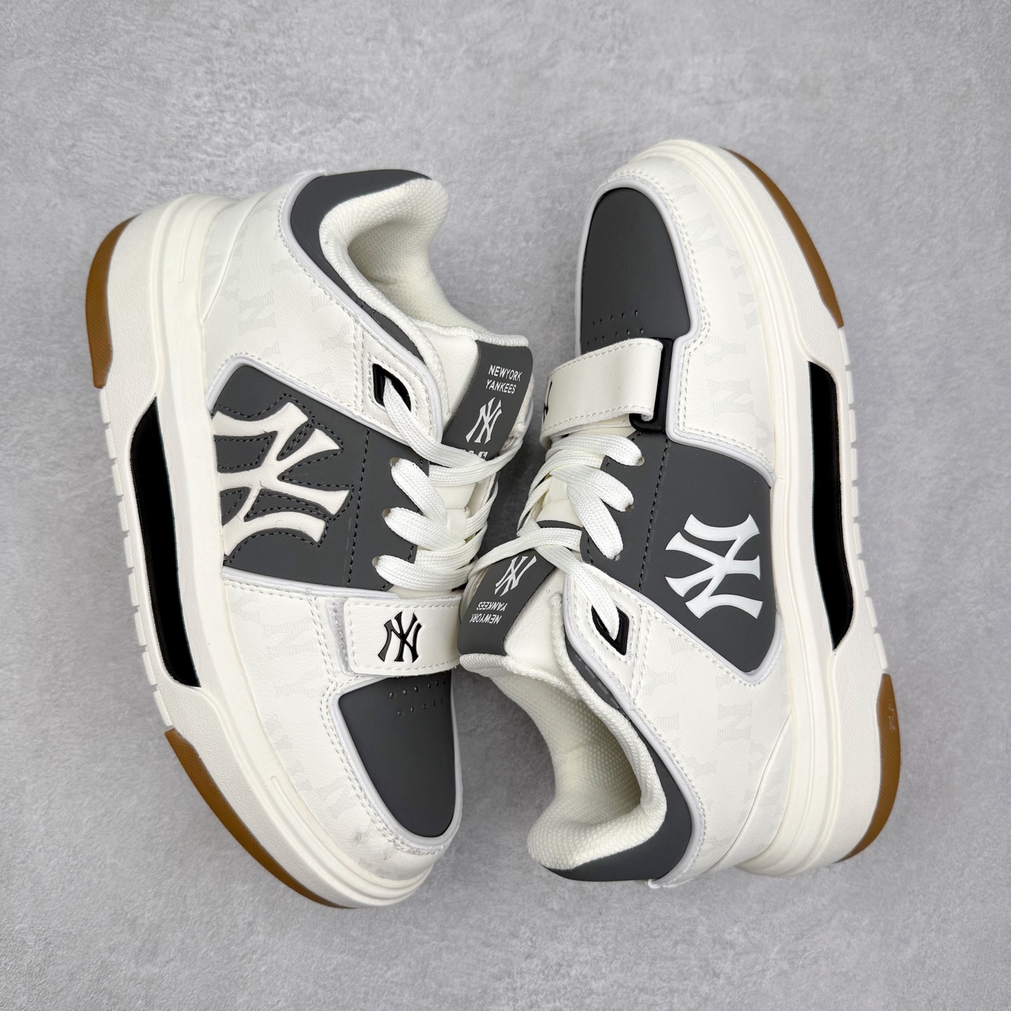 图片[3]-MLB Chunky Liner Basic 复古印花学长鞋系列低帮轻量增高厚底百搭休闲运动慢跑鞋板鞋 Korea韩国联名NY美国榄球纽约洋基队限定 韩国代购专供 全套原楦原纸板原厂数据开发 正确中底拉帮中底网布细节 平台代购专供 左脚内置芯片 韩国代购吊牌标贴 独家一比一RB+MD组合大底 高频后跟小人Logo精准对位立体饱满 正确网布加超迁鞋面 转印中底走线紧密 转印Logo工艺表层防刮不掉色 尺码：35 36 36.5 37.5 38 38.5 39 40 40.5 41 42 42.5 43 44 45-选品中心