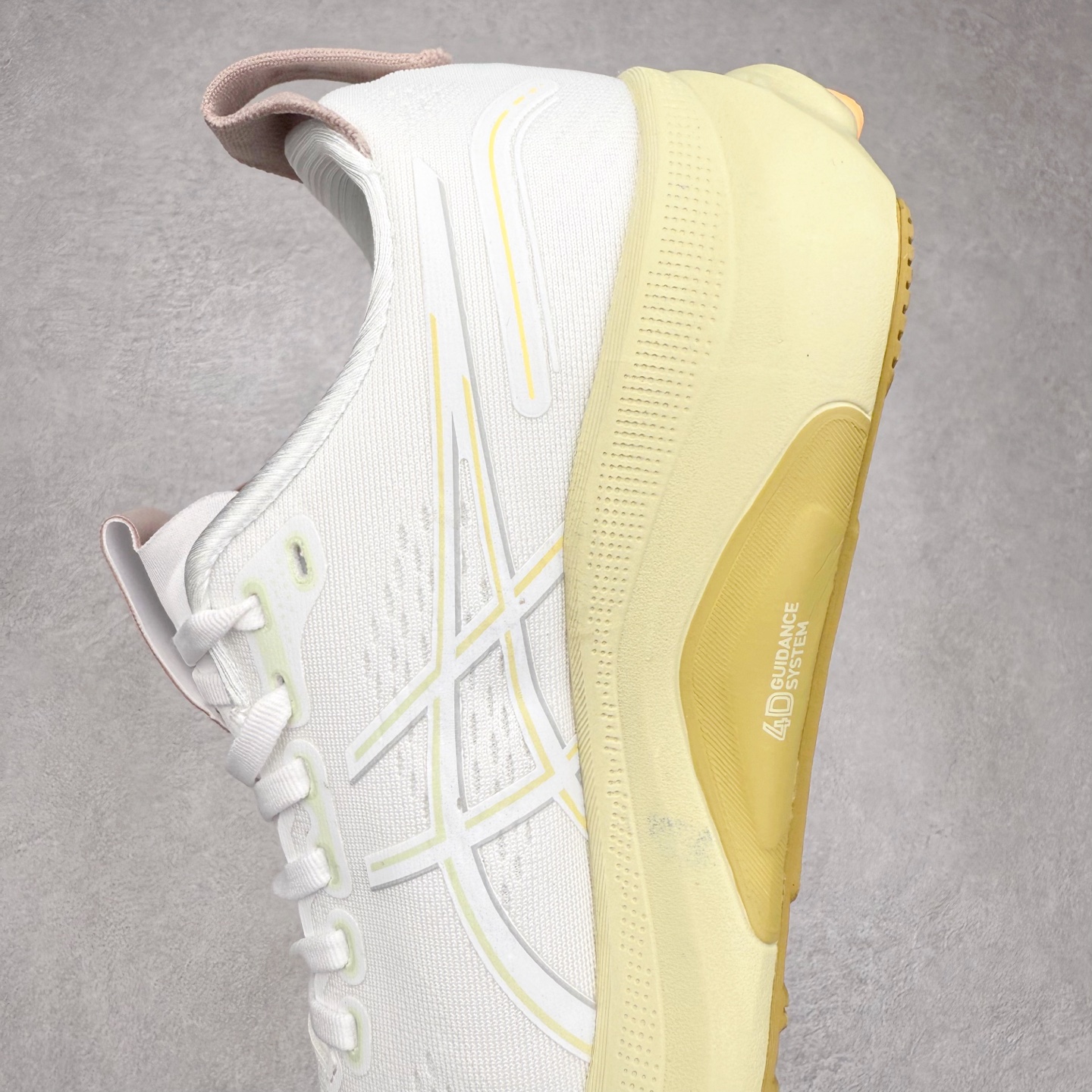 图片[7]-Asics Gel-Kayano 32 亚瑟士卡亚诺32代低帮专业有氧超轻量休闲运动全能慢跑鞋全球知名运动品牌ASICS正式推出新款GEL-KAYANO 32跑鞋，旨在通过全新稳定结构以提升产品可适性，满足跑者的足部稳定需求，让每一位跑者从起跑到结束都能够感受到焕然一新的稳定性与舒适性，从而帮助更多人找到身心平衡，获得自在舒适的健康生活方式。秉持着ASICS亚瑟士的设计哲学，全新一代GEL-KAYANO 32应运而生。为进一步升级产品的稳定性，GEL-KAYANO 采用了全新4D引导系统，通过内侧稳定装置提升可适性，满足足部稳定需求，帮助足弓迅速返回到平衡位置。作为基于生物力学研究打造的全新稳定结构，4D引导系统不仅提升了跑鞋对双脚的支撑性，它还将人体不同的运动状态纳入设计考量，帮助跑者在多种跑动强度下获得充足的稳定性和理想的舒适度。尺码：36 37 37.5 38 39.5 40 40.5 41.5 42 42.5 43.5 44 44.5 45-选品中心