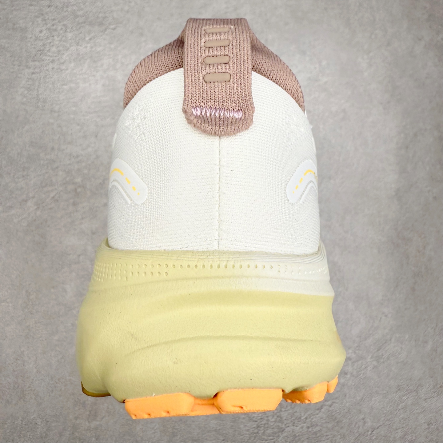 图片[8]-Asics Gel-Kayano 32 亚瑟士卡亚诺32代低帮专业有氧超轻量休闲运动全能慢跑鞋全球知名运动品牌ASICS正式推出新款GEL-KAYANO 32跑鞋，旨在通过全新稳定结构以提升产品可适性，满足跑者的足部稳定需求，让每一位跑者从起跑到结束都能够感受到焕然一新的稳定性与舒适性，从而帮助更多人找到身心平衡，获得自在舒适的健康生活方式。秉持着ASICS亚瑟士的设计哲学，全新一代GEL-KAYANO 32应运而生。为进一步升级产品的稳定性，GEL-KAYANO 采用了全新4D引导系统，通过内侧稳定装置提升可适性，满足足部稳定需求，帮助足弓迅速返回到平衡位置。作为基于生物力学研究打造的全新稳定结构，4D引导系统不仅提升了跑鞋对双脚的支撑性，它还将人体不同的运动状态纳入设计考量，帮助跑者在多种跑动强度下获得充足的稳定性和理想的舒适度。尺码：36 37 37.5 38 39.5 40 40.5 41.5 42 42.5 43.5 44 44.5 45-选品中心