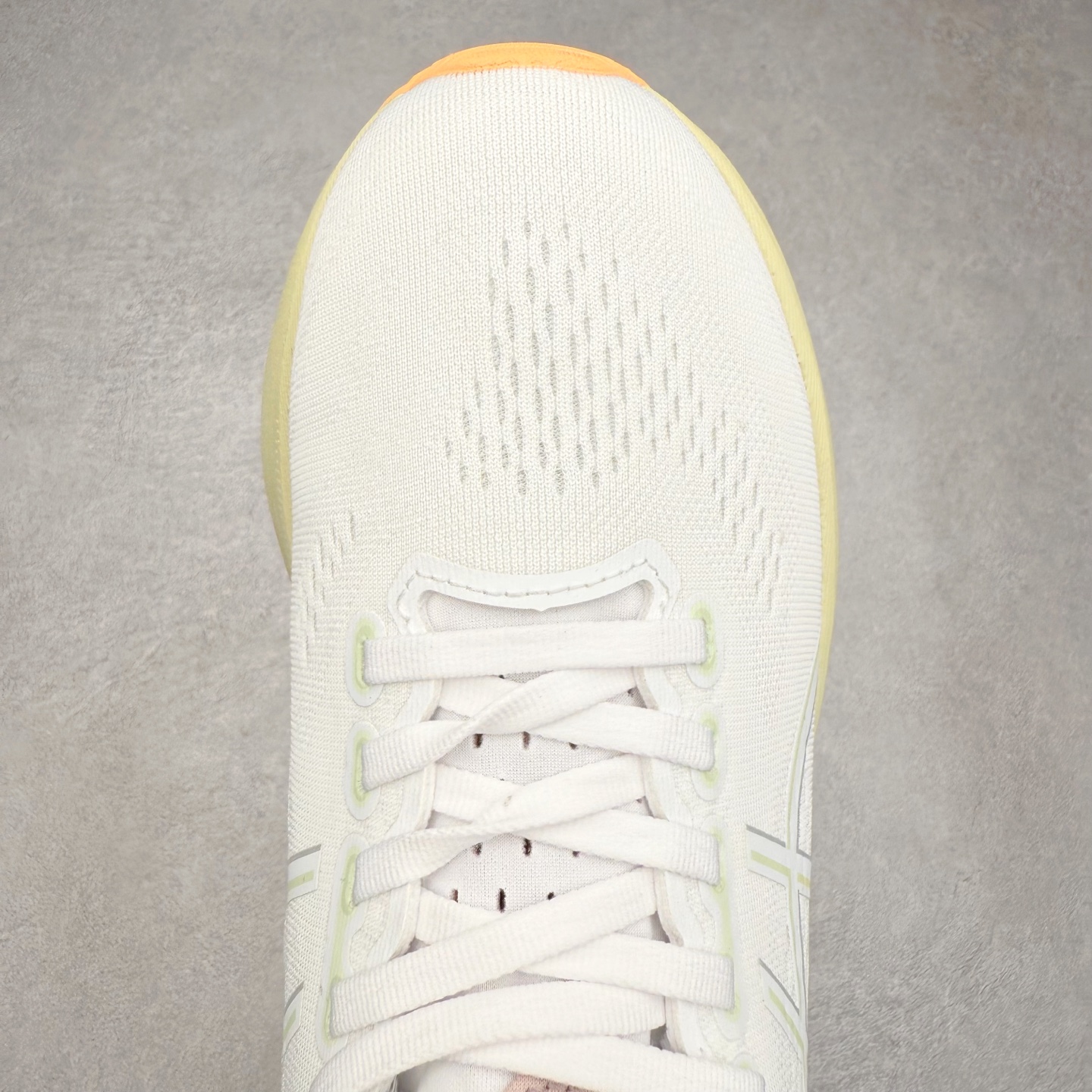 图片[4]-Asics Gel-Kayano 32 亚瑟士卡亚诺32代低帮专业有氧超轻量休闲运动全能慢跑鞋全球知名运动品牌ASICS正式推出新款GEL-KAYANO 32跑鞋，旨在通过全新稳定结构以提升产品可适性，满足跑者的足部稳定需求，让每一位跑者从起跑到结束都能够感受到焕然一新的稳定性与舒适性，从而帮助更多人找到身心平衡，获得自在舒适的健康生活方式。秉持着ASICS亚瑟士的设计哲学，全新一代GEL-KAYANO 32应运而生。为进一步升级产品的稳定性，GEL-KAYANO 采用了全新4D引导系统，通过内侧稳定装置提升可适性，满足足部稳定需求，帮助足弓迅速返回到平衡位置。作为基于生物力学研究打造的全新稳定结构，4D引导系统不仅提升了跑鞋对双脚的支撑性，它还将人体不同的运动状态纳入设计考量，帮助跑者在多种跑动强度下获得充足的稳定性和理想的舒适度。尺码：36 37 37.5 38 39.5 40 40.5 41.5 42 42.5 43.5 44 44.5 45-选品中心