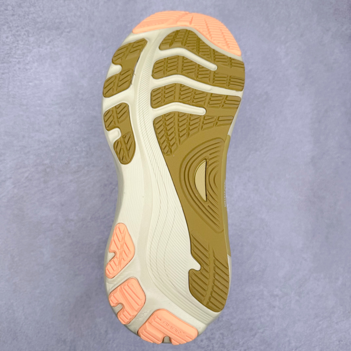 图片[9]-Asics Gel-Kayano 32 亚瑟士卡亚诺32代低帮专业有氧超轻量休闲运动全能慢跑鞋全球知名运动品牌ASICS正式推出新款GEL-KAYANO 32跑鞋，旨在通过全新稳定结构以提升产品可适性，满足跑者的足部稳定需求，让每一位跑者从起跑到结束都能够感受到焕然一新的稳定性与舒适性，从而帮助更多人找到身心平衡，获得自在舒适的健康生活方式。秉持着ASICS亚瑟士的设计哲学，全新一代GEL-KAYANO 32应运而生。为进一步升级产品的稳定性，GEL-KAYANO 采用了全新4D引导系统，通过内侧稳定装置提升可适性，满足足部稳定需求，帮助足弓迅速返回到平衡位置。作为基于生物力学研究打造的全新稳定结构，4D引导系统不仅提升了跑鞋对双脚的支撑性，它还将人体不同的运动状态纳入设计考量，帮助跑者在多种跑动强度下获得充足的稳定性和理想的舒适度。尺码：36 37 37.5 38 39.5 40 40.5 41.5 42 42.5 43.5 44 44.5 45-选品中心