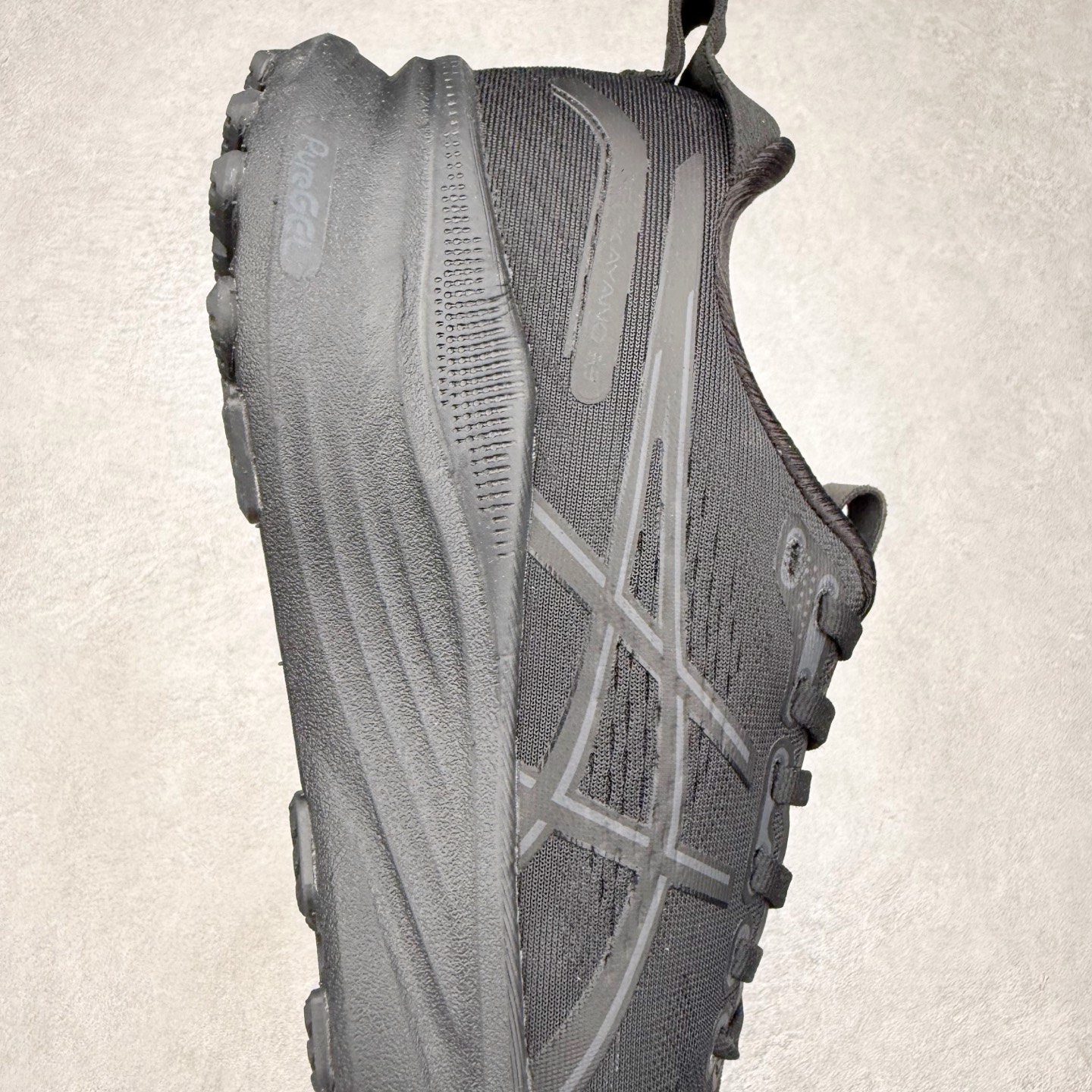 图片[6]-Asics Gel-Kayano 32 亚瑟士卡亚诺32代低帮专业有氧超轻量休闲运动全能慢跑鞋全球知名运动品牌ASICS正式推出新款GEL-KAYANO 32跑鞋，旨在通过全新稳定结构以提升产品可适性，满足跑者的足部稳定需求，让每一位跑者从起跑到结束都能够感受到焕然一新的稳定性与舒适性，从而帮助更多人找到身心平衡，获得自在舒适的健康生活方式。秉持着ASICS亚瑟士的设计哲学，全新一代GEL-KAYANO 32应运而生。为进一步升级产品的稳定性，GEL-KAYANO 采用了全新4D引导系统，通过内侧稳定装置提升可适性，满足足部稳定需求，帮助足弓迅速返回到平衡位置。作为基于生物力学研究打造的全新稳定结构，4D引导系统不仅提升了跑鞋对双脚的支撑性，它还将人体不同的运动状态纳入设计考量，帮助跑者在多种跑动强度下获得充足的稳定性和理想的舒适度。尺码：36 37 37.5 38 39.5 40 40.5 41.5 42 42.5 43.5 44 44.5 45-选品中心