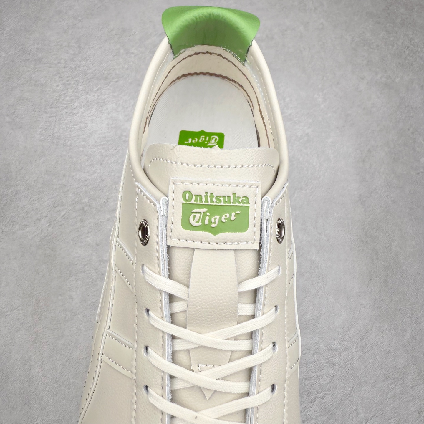 图片[5]-＃C版 Asics Onitsuka Tiger MEXICO 66 亚瑟士鬼冢虎复古经典板鞋 市场王者选手 海外订单工厂出品 长期生产补货永不断码 超成熟稳定的做工品控 原装全套纸板楦头开发 原汁原味 完美呈现版型 私模正确鞋底咬花纹路 一比一鞋头弧度高度鞋身弧度 绝不口嗨 细节品控鞋型随意秒杀市面 原档咬花纹路私模大底 一个单元有六个三角形 总体形拼接呈现花瓣状 官方四联吊牌 原装Ortholite轻量化鞋垫 原盒原配 质保卡 说明书 钢印防尘纸 纸板中底带钢印 乳胶组合鞋垫 支持全方位的对比专柜 产品从款式颜色造型上体现出追求舒适和细节的完美 鞋类更是推崇手工制作的严谨与完美 融舒适性与可穿性的设计风格 注重细节的完美和别致魅力 既保持稳重 又不失轻松的时尚感 尺码：36 37 37.5 38 39 39.5 40 40.5 41.5 42 42.5 43.5 44 45-选品中心