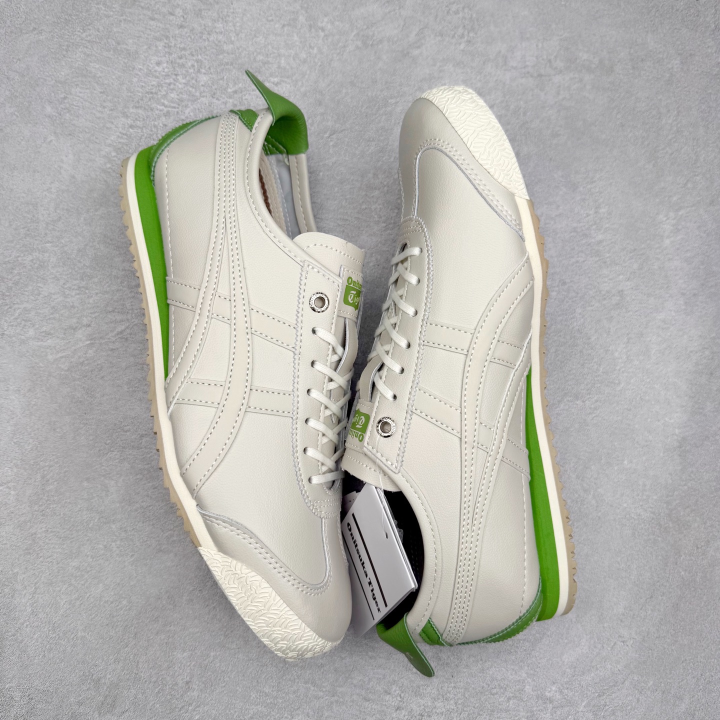 图片[3]-＃C版 Asics Onitsuka Tiger MEXICO 66 亚瑟士鬼冢虎复古经典板鞋 市场王者选手 海外订单工厂出品 长期生产补货永不断码 超成熟稳定的做工品控 原装全套纸板楦头开发 原汁原味 完美呈现版型 私模正确鞋底咬花纹路 一比一鞋头弧度高度鞋身弧度 绝不口嗨 细节品控鞋型随意秒杀市面 原档咬花纹路私模大底 一个单元有六个三角形 总体形拼接呈现花瓣状 官方四联吊牌 原装Ortholite轻量化鞋垫 原盒原配 质保卡 说明书 钢印防尘纸 纸板中底带钢印 乳胶组合鞋垫 支持全方位的对比专柜 产品从款式颜色造型上体现出追求舒适和细节的完美 鞋类更是推崇手工制作的严谨与完美 融舒适性与可穿性的设计风格 注重细节的完美和别致魅力 既保持稳重 又不失轻松的时尚感 尺码：36 37 37.5 38 39 39.5 40 40.5 41.5 42 42.5 43.5 44 45-选品中心