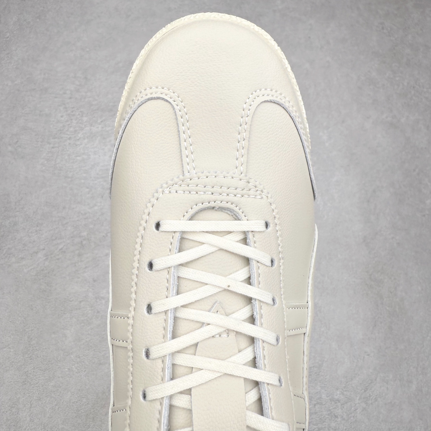 图片[4]-＃C版 Asics Onitsuka Tiger MEXICO 66 亚瑟士鬼冢虎复古经典板鞋 市场王者选手 海外订单工厂出品 长期生产补货永不断码 超成熟稳定的做工品控 原装全套纸板楦头开发 原汁原味 完美呈现版型 私模正确鞋底咬花纹路 一比一鞋头弧度高度鞋身弧度 绝不口嗨 细节品控鞋型随意秒杀市面 原档咬花纹路私模大底 一个单元有六个三角形 总体形拼接呈现花瓣状 官方四联吊牌 原装Ortholite轻量化鞋垫 原盒原配 质保卡 说明书 钢印防尘纸 纸板中底带钢印 乳胶组合鞋垫 支持全方位的对比专柜 产品从款式颜色造型上体现出追求舒适和细节的完美 鞋类更是推崇手工制作的严谨与完美 融舒适性与可穿性的设计风格 注重细节的完美和别致魅力 既保持稳重 又不失轻松的时尚感 尺码：36 37 37.5 38 39 39.5 40 40.5 41.5 42 42.5 43.5 44 45-选品中心