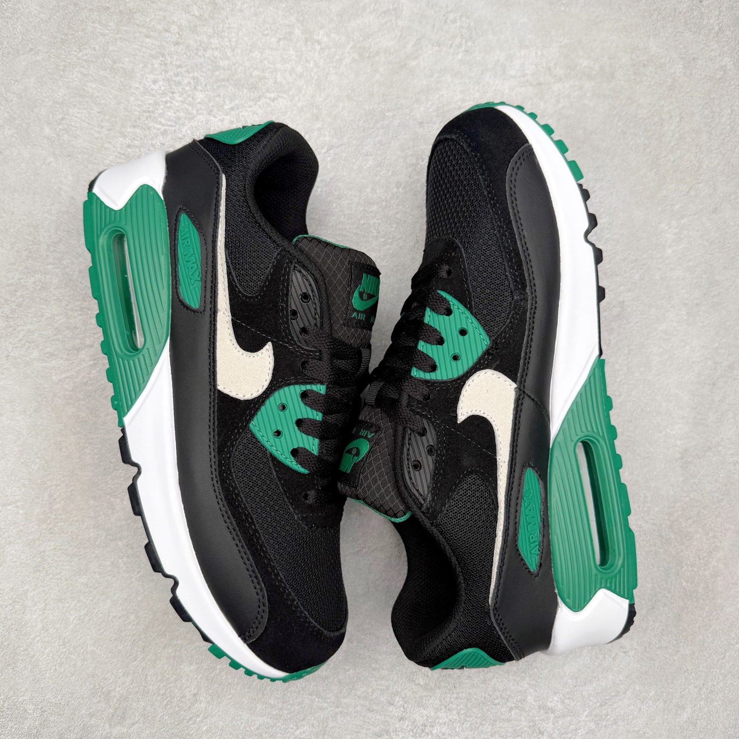 图片[3]-＃MX版 NK Air MAX 90 气垫复古减震跑步鞋 DM0029-006 经典重温 独家陆续补货 外单专供大厂出品 品质稳定 一百余色 终端操作 Air Max 90于1990年推出 来自Air Max系列 在Air Max 1的基础上改进而得 增加了气垫面积 外型上也更为流线 最特別的就是加入了菱纹塑胶嵌板 为Air Max 90增添了许多潮流气息 皮革鞋面 造就出色耐穿性和支撑力 Max Air缓震配置搭配泡棉中底 令Air Max 90轻盈而舒适 华夫格橡胶外底 铸就Air Max 90非凡的抓地力 而Air Max 90不仅是一双跑鞋 它成功跨越了时间的演进 成为了球鞋文化与潮流圈中最熟为人知的鞋款之一 尺码：36 36.5 37.5 38 38.5 39 40 40.5 41 42 42.5 43 44 44.5 45-选品中心