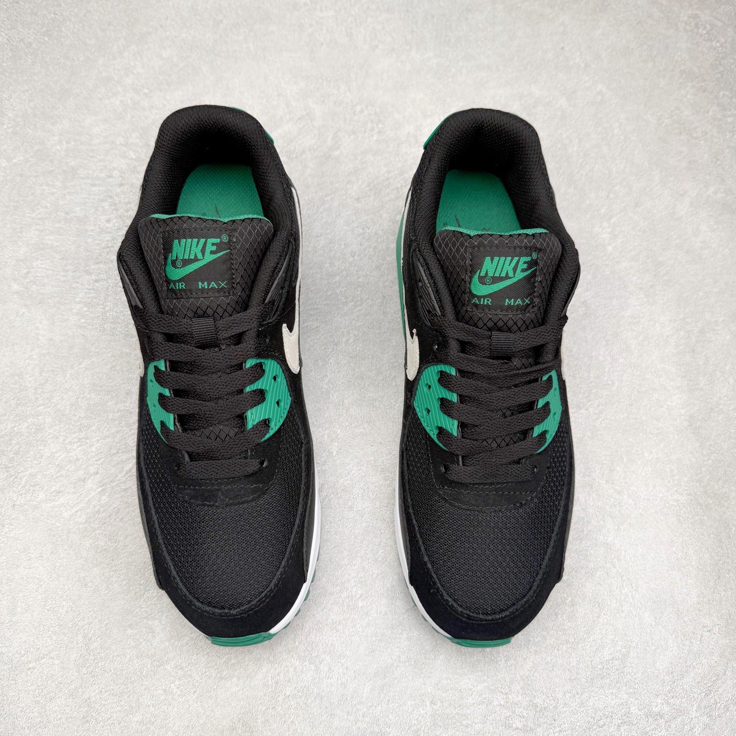 图片[2]-＃MX版 NK Air MAX 90 气垫复古减震跑步鞋 DM0029-006 经典重温 独家陆续补货 外单专供大厂出品 品质稳定 一百余色 终端操作 Air Max 90于1990年推出 来自Air Max系列 在Air Max 1的基础上改进而得 增加了气垫面积 外型上也更为流线 最特別的就是加入了菱纹塑胶嵌板 为Air Max 90增添了许多潮流气息 皮革鞋面 造就出色耐穿性和支撑力 Max Air缓震配置搭配泡棉中底 令Air Max 90轻盈而舒适 华夫格橡胶外底 铸就Air Max 90非凡的抓地力 而Air Max 90不仅是一双跑鞋 它成功跨越了时间的演进 成为了球鞋文化与潮流圈中最熟为人知的鞋款之一 尺码：36 36.5 37.5 38 38.5 39 40 40.5 41 42 42.5 43 44 44.5 45-选品中心