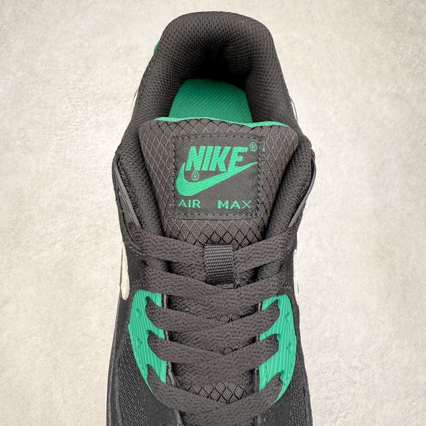 图片[5]-＃MX版 NK Air MAX 90 气垫复古减震跑步鞋 DM0029-006 经典重温 独家陆续补货 外单专供大厂出品 品质稳定 一百余色 终端操作 Air Max 90于1990年推出 来自Air Max系列 在Air Max 1的基础上改进而得 增加了气垫面积 外型上也更为流线 最特別的就是加入了菱纹塑胶嵌板 为Air Max 90增添了许多潮流气息 皮革鞋面 造就出色耐穿性和支撑力 Max Air缓震配置搭配泡棉中底 令Air Max 90轻盈而舒适 华夫格橡胶外底 铸就Air Max 90非凡的抓地力 而Air Max 90不仅是一双跑鞋 它成功跨越了时间的演进 成为了球鞋文化与潮流圈中最熟为人知的鞋款之一 尺码：36 36.5 37.5 38 38.5 39 40 40.5 41 42 42.5 43 44 44.5 45-选品中心