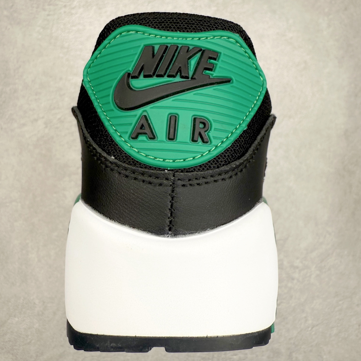 图片[8]-＃MX版 NK Air MAX 90 气垫复古减震跑步鞋 DM0029-006 经典重温 独家陆续补货 外单专供大厂出品 品质稳定 一百余色 终端操作 Air Max 90于1990年推出 来自Air Max系列 在Air Max 1的基础上改进而得 增加了气垫面积 外型上也更为流线 最特別的就是加入了菱纹塑胶嵌板 为Air Max 90增添了许多潮流气息 皮革鞋面 造就出色耐穿性和支撑力 Max Air缓震配置搭配泡棉中底 令Air Max 90轻盈而舒适 华夫格橡胶外底 铸就Air Max 90非凡的抓地力 而Air Max 90不仅是一双跑鞋 它成功跨越了时间的演进 成为了球鞋文化与潮流圈中最熟为人知的鞋款之一 尺码：36 36.5 37.5 38 38.5 39 40 40.5 41 42 42.5 43 44 44.5 45-选品中心