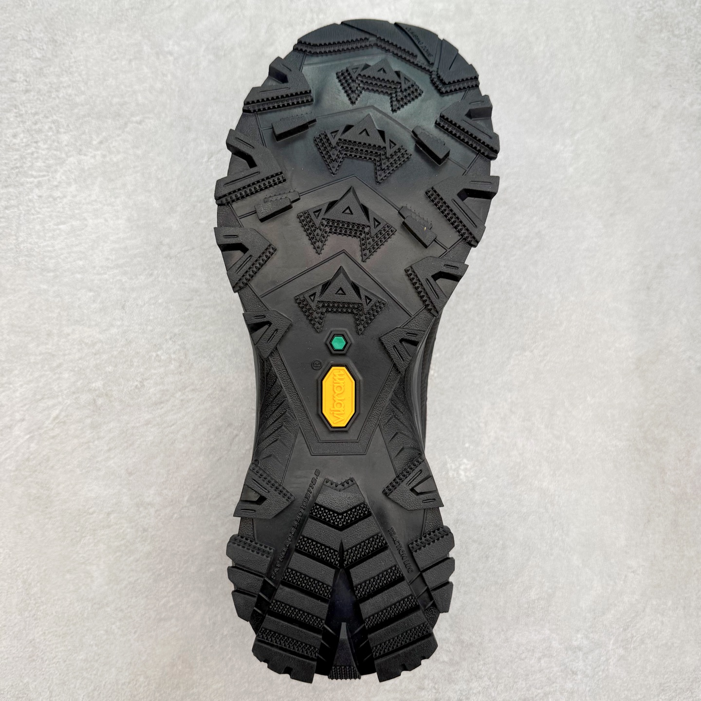 图片[9]-KAILAS 凯乐石远征5代 FLT 舒适简约经典登山 防滑耐磨防水低帮徒步鞋 KAILAS凯乐石品牌是全球三大全系攀登品牌之一，于2003年创立于中国广州，致力于为有攀登梦想的户外运动员及爱好者，研发制造功能性专业装备，满足他们在极限环境下安全舒适的需求，凯乐石专注于科技面料的开发及专业功能设计，产品线覆盖登山、攀岩、徒步、越野跑山、露营、旅行等多项户外运动，通过运动员的测试反馈，不断进化迭代，产品荣获国内外大奖71座，发明专利21个，更突破性的自主研发攀登器械，打造出中国的攀登硬实力。实拍调校N版已经零色差零失真 百分百还原实物色彩所见即所得 不存在货不对板色差等低级问题 选购参考实物拍摄 不混卖不参货 只用心做好货严格选品 承诺混一赔十 尺码：36 36.5 37.5 38 38.5 39 40 40.5 41 42 42.5 43 44 44.5 45-选品中心