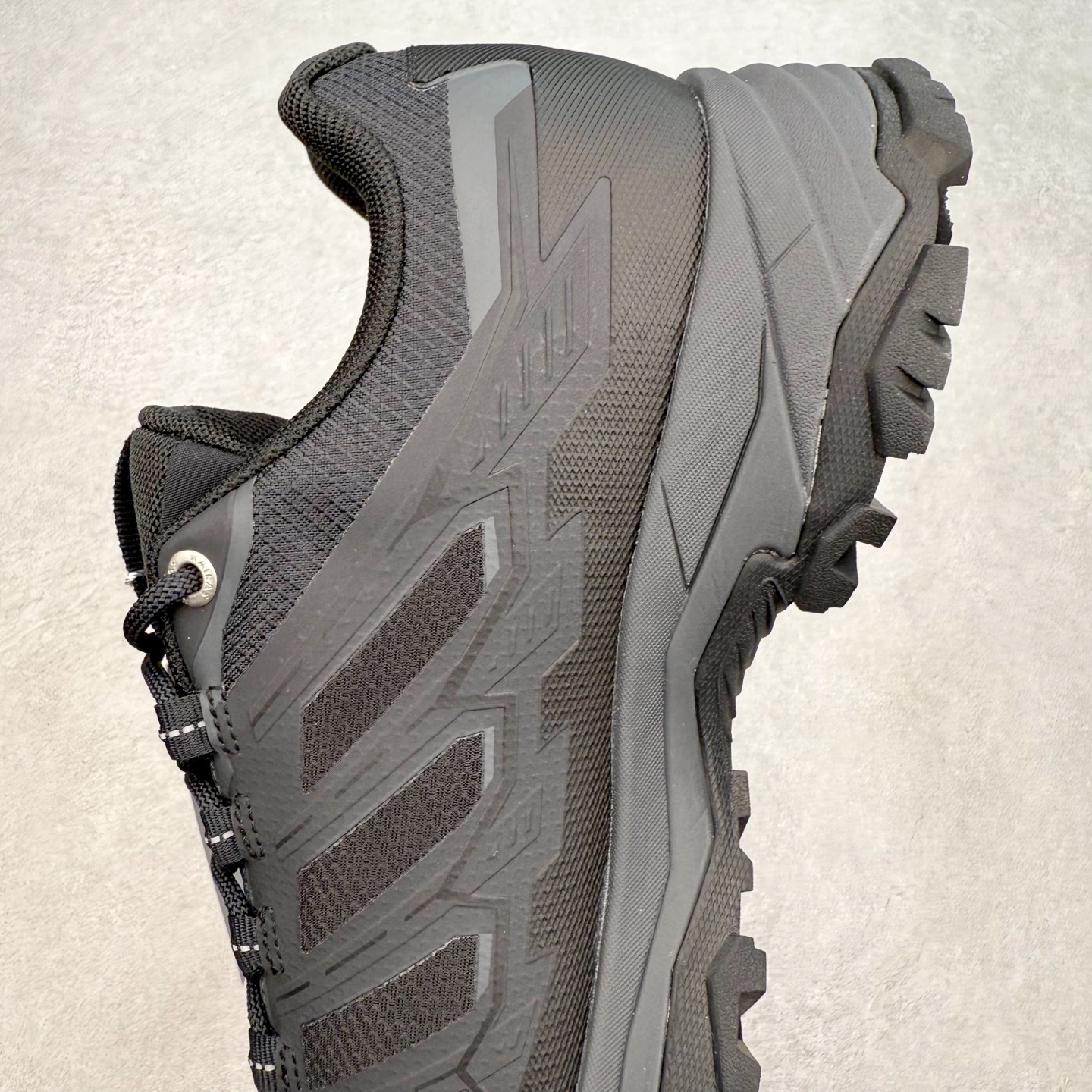 图片[7]-KAILAS 凯乐石远征5代 FLT 舒适简约经典登山 防滑耐磨防水低帮徒步鞋 KAILAS凯乐石品牌是全球三大全系攀登品牌之一，于2003年创立于中国广州，致力于为有攀登梦想的户外运动员及爱好者，研发制造功能性专业装备，满足他们在极限环境下安全舒适的需求，凯乐石专注于科技面料的开发及专业功能设计，产品线覆盖登山、攀岩、徒步、越野跑山、露营、旅行等多项户外运动，通过运动员的测试反馈，不断进化迭代，产品荣获国内外大奖71座，发明专利21个，更突破性的自主研发攀登器械，打造出中国的攀登硬实力。实拍调校N版已经零色差零失真 百分百还原实物色彩所见即所得 不存在货不对板色差等低级问题 选购参考实物拍摄 不混卖不参货 只用心做好货严格选品 承诺混一赔十 尺码：36 36.5 37.5 38 38.5 39 40 40.5 41 42 42.5 43 44 44.5 45-选品中心