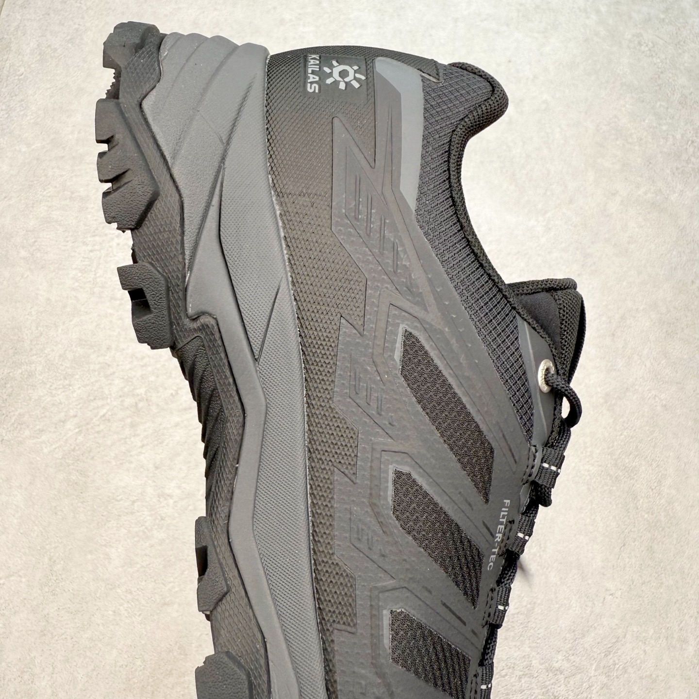 图片[6]-KAILAS 凯乐石远征5代 FLT 舒适简约经典登山 防滑耐磨防水低帮徒步鞋 KAILAS凯乐石品牌是全球三大全系攀登品牌之一，于2003年创立于中国广州，致力于为有攀登梦想的户外运动员及爱好者，研发制造功能性专业装备，满足他们在极限环境下安全舒适的需求，凯乐石专注于科技面料的开发及专业功能设计，产品线覆盖登山、攀岩、徒步、越野跑山、露营、旅行等多项户外运动，通过运动员的测试反馈，不断进化迭代，产品荣获国内外大奖71座，发明专利21个，更突破性的自主研发攀登器械，打造出中国的攀登硬实力。实拍调校N版已经零色差零失真 百分百还原实物色彩所见即所得 不存在货不对板色差等低级问题 选购参考实物拍摄 不混卖不参货 只用心做好货严格选品 承诺混一赔十 尺码：36 36.5 37.5 38 38.5 39 40 40.5 41 42 42.5 43 44 44.5 45-选品中心