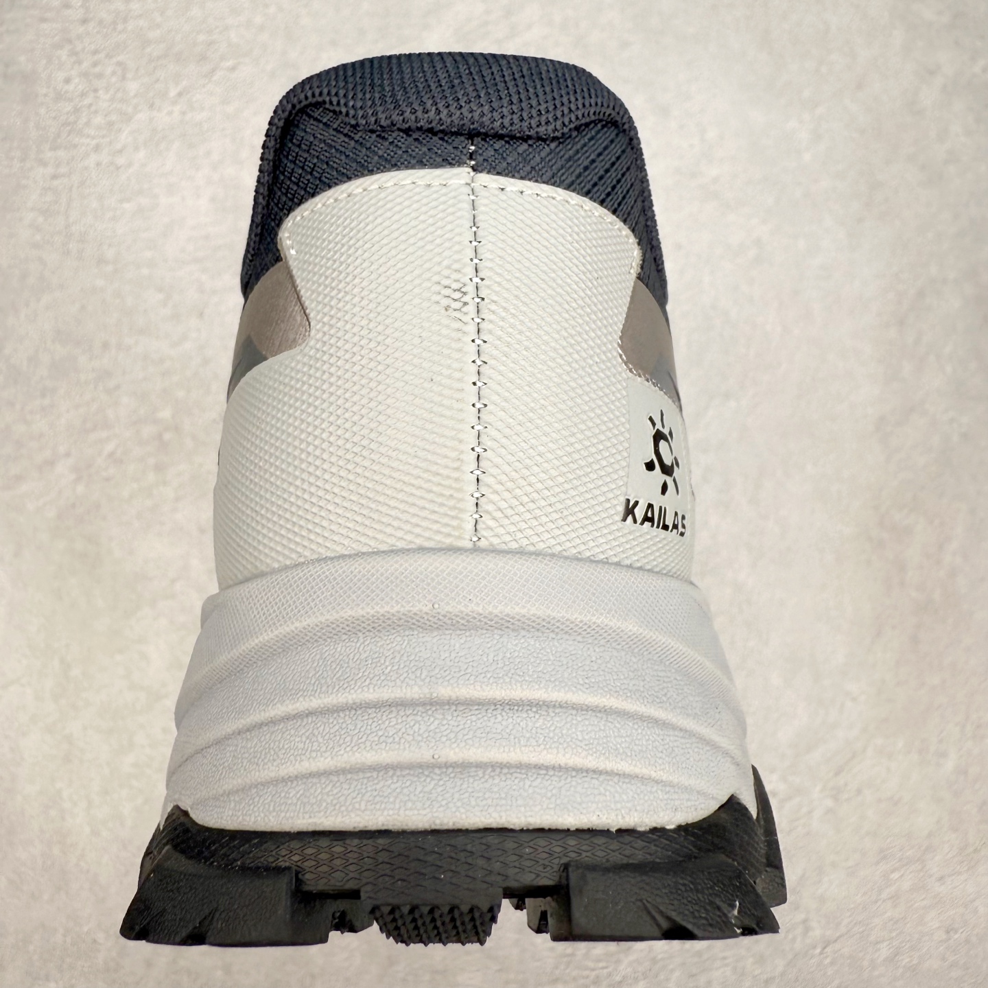 图片[8]-KAILAS 凯乐石远征5代 FLT 舒适简约经典登山 防滑耐磨防水低帮徒步鞋 KAILAS凯乐石品牌是全球三大全系攀登品牌之一，于2003年创立于中国广州，致力于为有攀登梦想的户外运动员及爱好者，研发制造功能性专业装备，满足他们在极限环境下安全舒适的需求，凯乐石专注于科技面料的开发及专业功能设计，产品线覆盖登山、攀岩、徒步、越野跑山、露营、旅行等多项户外运动，通过运动员的测试反馈，不断进化迭代，产品荣获国内外大奖71座，发明专利21个，更突破性的自主研发攀登器械，打造出中国的攀登硬实力。实拍调校N版已经零色差零失真 百分百还原实物色彩所见即所得 不存在货不对板色差等低级问题 选购参考实物拍摄 不混卖不参货 只用心做好货严格选品 承诺混一赔十 尺码：36 36.5 37.5 38 38.5 39 40 40.5 41 42 42.5 43 44 44.5 45-选品中心