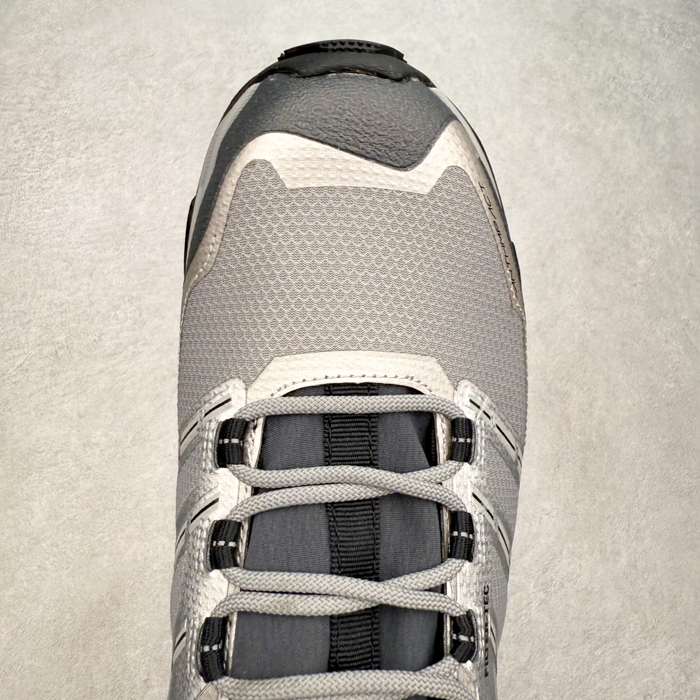 图片[4]-KAILAS 凯乐石远征5代 FLT 舒适简约经典登山 防滑耐磨防水低帮徒步鞋 KAILAS凯乐石品牌是全球三大全系攀登品牌之一，于2003年创立于中国广州，致力于为有攀登梦想的户外运动员及爱好者，研发制造功能性专业装备，满足他们在极限环境下安全舒适的需求，凯乐石专注于科技面料的开发及专业功能设计，产品线覆盖登山、攀岩、徒步、越野跑山、露营、旅行等多项户外运动，通过运动员的测试反馈，不断进化迭代，产品荣获国内外大奖71座，发明专利21个，更突破性的自主研发攀登器械，打造出中国的攀登硬实力。实拍调校N版已经零色差零失真 百分百还原实物色彩所见即所得 不存在货不对板色差等低级问题 选购参考实物拍摄 不混卖不参货 只用心做好货严格选品 承诺混一赔十 尺码：36 36.5 37.5 38 38.5 39 40 40.5 41 42 42.5 43 44 44.5 45-选品中心