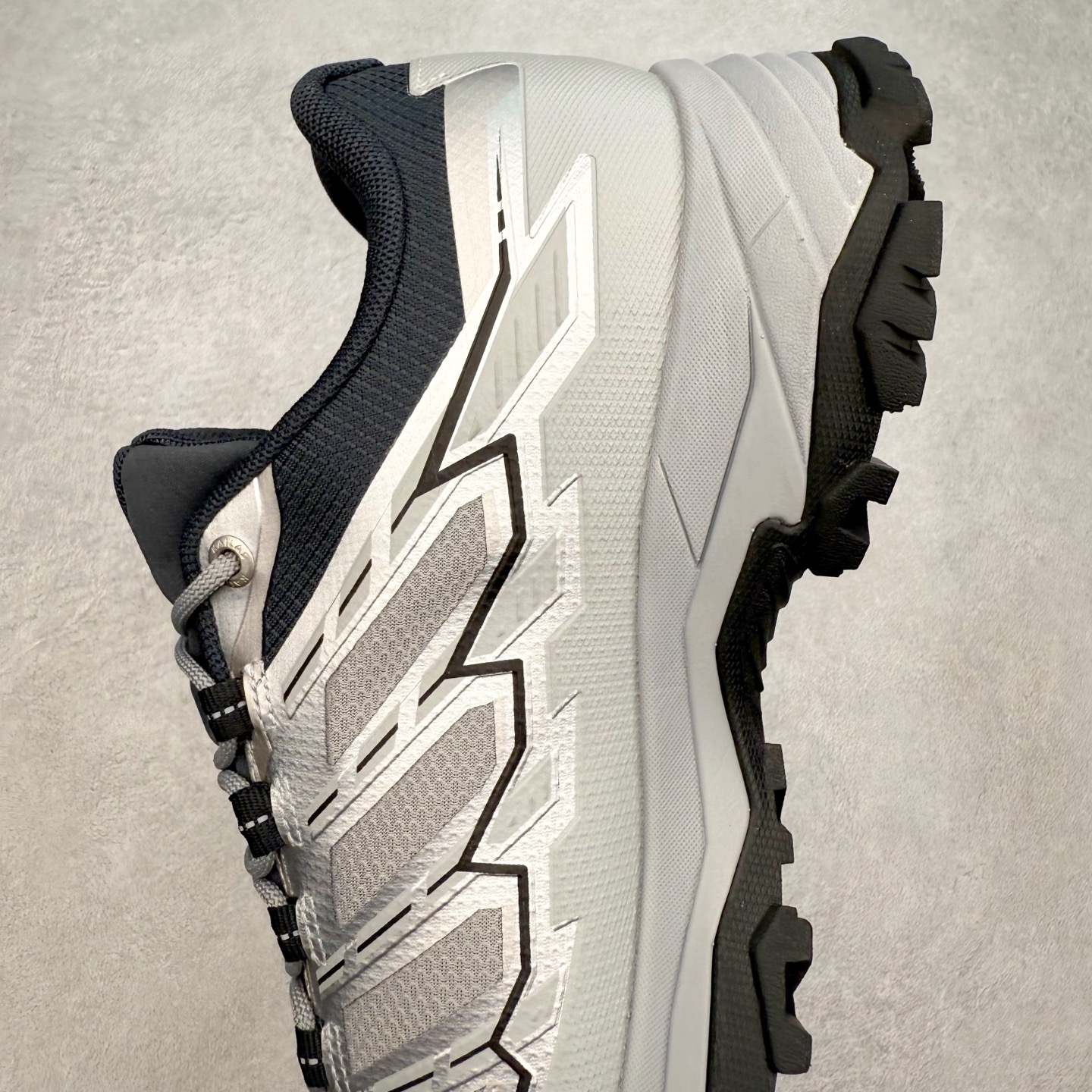 图片[7]-KAILAS 凯乐石远征5代 FLT 舒适简约经典登山 防滑耐磨防水低帮徒步鞋 KAILAS凯乐石品牌是全球三大全系攀登品牌之一，于2003年创立于中国广州，致力于为有攀登梦想的户外运动员及爱好者，研发制造功能性专业装备，满足他们在极限环境下安全舒适的需求，凯乐石专注于科技面料的开发及专业功能设计，产品线覆盖登山、攀岩、徒步、越野跑山、露营、旅行等多项户外运动，通过运动员的测试反馈，不断进化迭代，产品荣获国内外大奖71座，发明专利21个，更突破性的自主研发攀登器械，打造出中国的攀登硬实力。实拍调校N版已经零色差零失真 百分百还原实物色彩所见即所得 不存在货不对板色差等低级问题 选购参考实物拍摄 不混卖不参货 只用心做好货严格选品 承诺混一赔十 尺码：36 36.5 37.5 38 38.5 39 40 40.5 41 42 42.5 43 44 44.5 45-选品中心