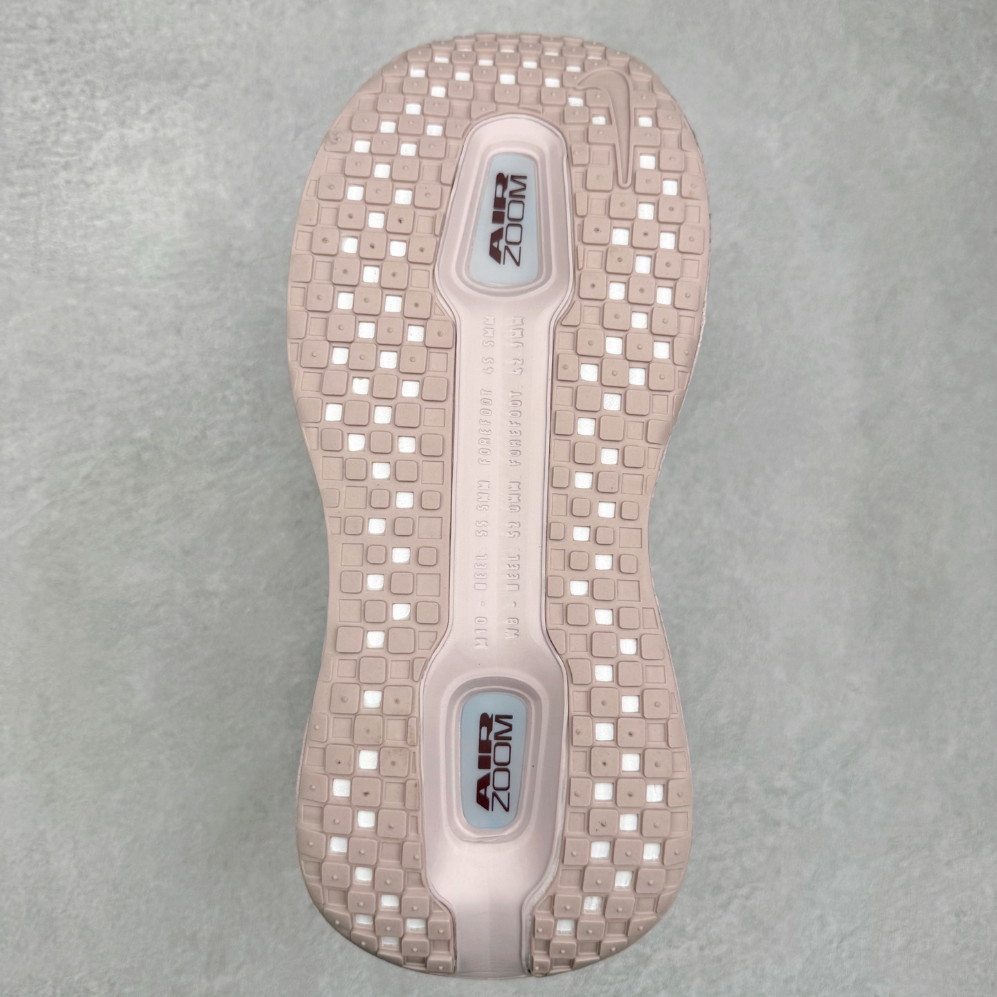 图片[9]-NK Vomero Premium 时尚舒适 网布防滑耐磨 低帮跑步鞋 HQ5963-607 实拍调校N版已经零色差零失真 百分百还原实物色彩所见即所得 不存在货不对板色差等低级问题 选购参考实物拍摄 不混卖不参货 只用心做好货严格选品 承诺混一赔十 尺码：36 36.5 37.5 38 38.5 39 40 40.5 41 42 42.5 43 44 44.5 45-选品中心