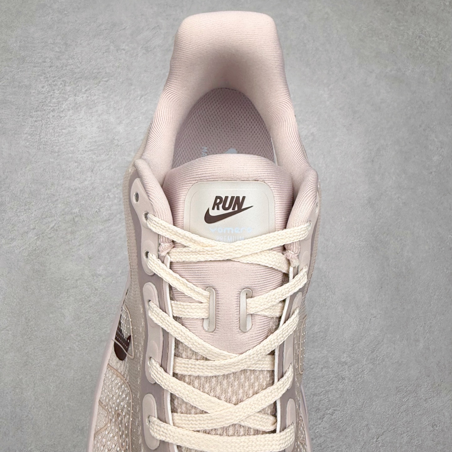 图片[5]-NK Vomero Premium 时尚舒适 网布防滑耐磨 低帮跑步鞋 HQ5963-607 实拍调校N版已经零色差零失真 百分百还原实物色彩所见即所得 不存在货不对板色差等低级问题 选购参考实物拍摄 不混卖不参货 只用心做好货严格选品 承诺混一赔十 尺码：36 36.5 37.5 38 38.5 39 40 40.5 41 42 42.5 43 44 44.5 45-选品中心