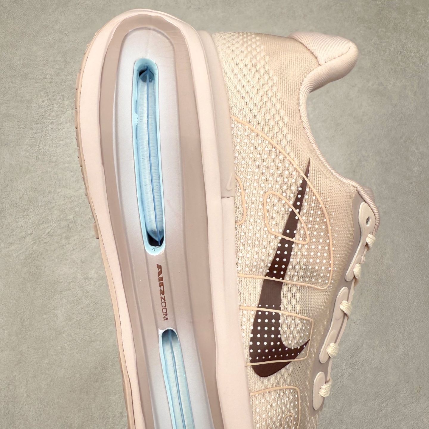 图片[6]-NK Vomero Premium 时尚舒适 网布防滑耐磨 低帮跑步鞋 HQ5963-607 实拍调校N版已经零色差零失真 百分百还原实物色彩所见即所得 不存在货不对板色差等低级问题 选购参考实物拍摄 不混卖不参货 只用心做好货严格选品 承诺混一赔十 尺码：36 36.5 37.5 38 38.5 39 40 40.5 41 42 42.5 43 44 44.5 45-选品中心