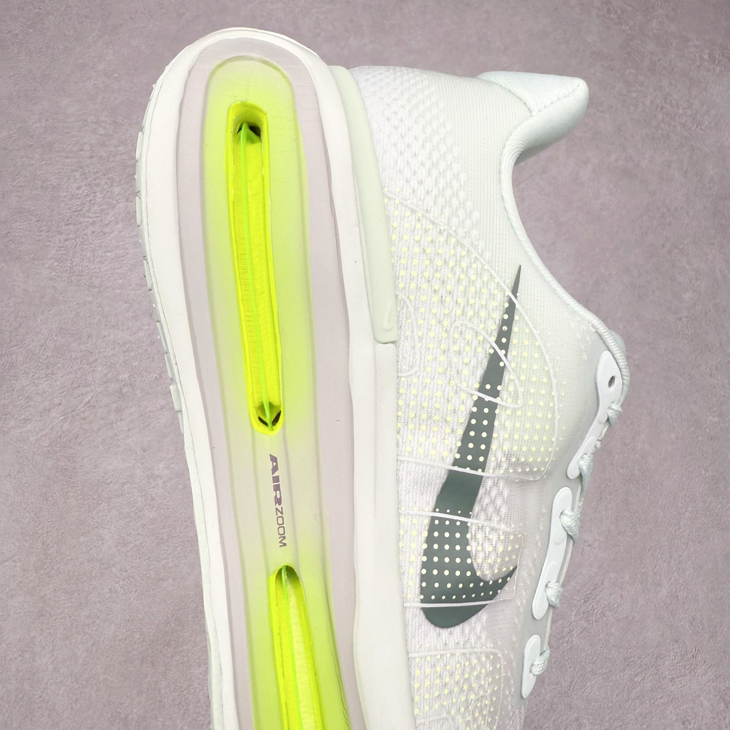 图片[6]-NK Vomero Premium 时尚舒适 网布防滑耐磨 低帮跑步鞋 HQ2050-300 实拍调校N版已经零色差零失真 百分百还原实物色彩所见即所得 不存在货不对板色差等低级问题 选购参考实物拍摄 不混卖不参货 只用心做好货严格选品 承诺混一赔十 尺码：36 36.5 37.5 38 38.5 39 40 40.5 41 42 42.5 43 44 44.5 45-选品中心