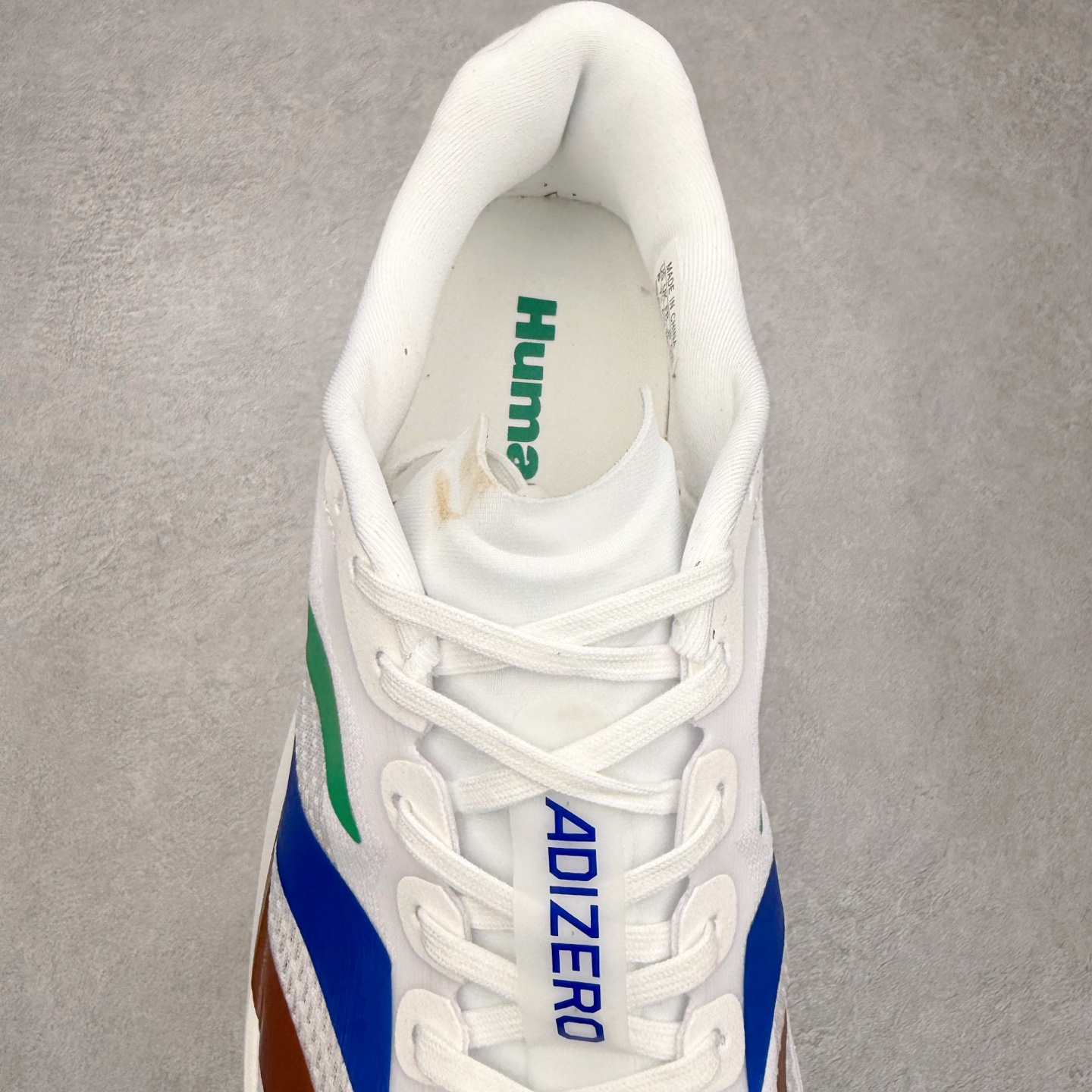 图片[5]-AD Adizero EVO SL 马拉松竞速专业跑鞋 KI3393 CELERMESH针织网面非常轻薄 纤维间的缝隙很大 可以保证跑步时的透气、排汗效果 鞋舌直接与两侧的内衬和鞋底连接在一起 在跑步过程中不会被鞋舌的左右移动所困扰 在标准鞋带孔的基础上再拓宽一组鞋带孔 适合不同脚型的需求 突破性 EnergyRods 技术，有助于跑者实现更好的成绩 中底独特的LIGHTSTRIKE PRO泡棉材质 微弹感觉在跑步过程中给予了良好的支撑体验 对于顶级精英和高水平进阶跑者来说 ADIOS PRO是一双值得信赖的竞速比赛用鞋 尺码：36 36.5 37.5 38 38.5 39 40 40.5 41 42 42.5 43 44 44.5 45-选品中心