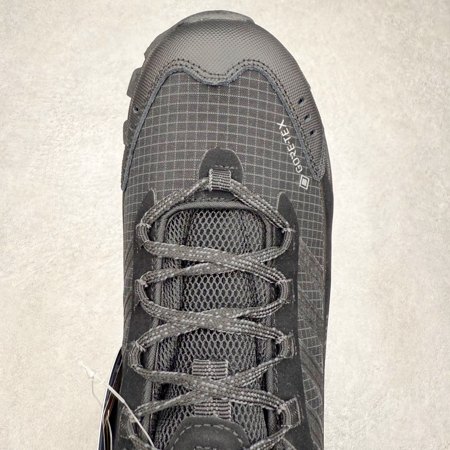 图片[4]-Columbia 哥伦比亚户外登山鞋休闲鞋户外越野徒步鞋广东大厂品质 面料采用进口磨砂牛皮 鞋底采用Vibram黄金大底 专门为鞋底设计的橡胶以出色的耐磨性，良好的防滑性，均匀的质地获得了众多品牌的认可Columbia成立于1938年，源自美国俄勒 州波特兰市，是有着80年悠久历史的国际户外品牌。作为户外科技的先驱者，哥伦比亚倡导“Tested Tough要玩就玩真的”品牌精神。实地测试文化作为其品牌基因，致力透过产品传递品牌精髓.Columbia执着于让消费者在户外得到专业的真实保护，可以更长时间地享受户外乐趣 尺码：40-45（运动码）-选品中心