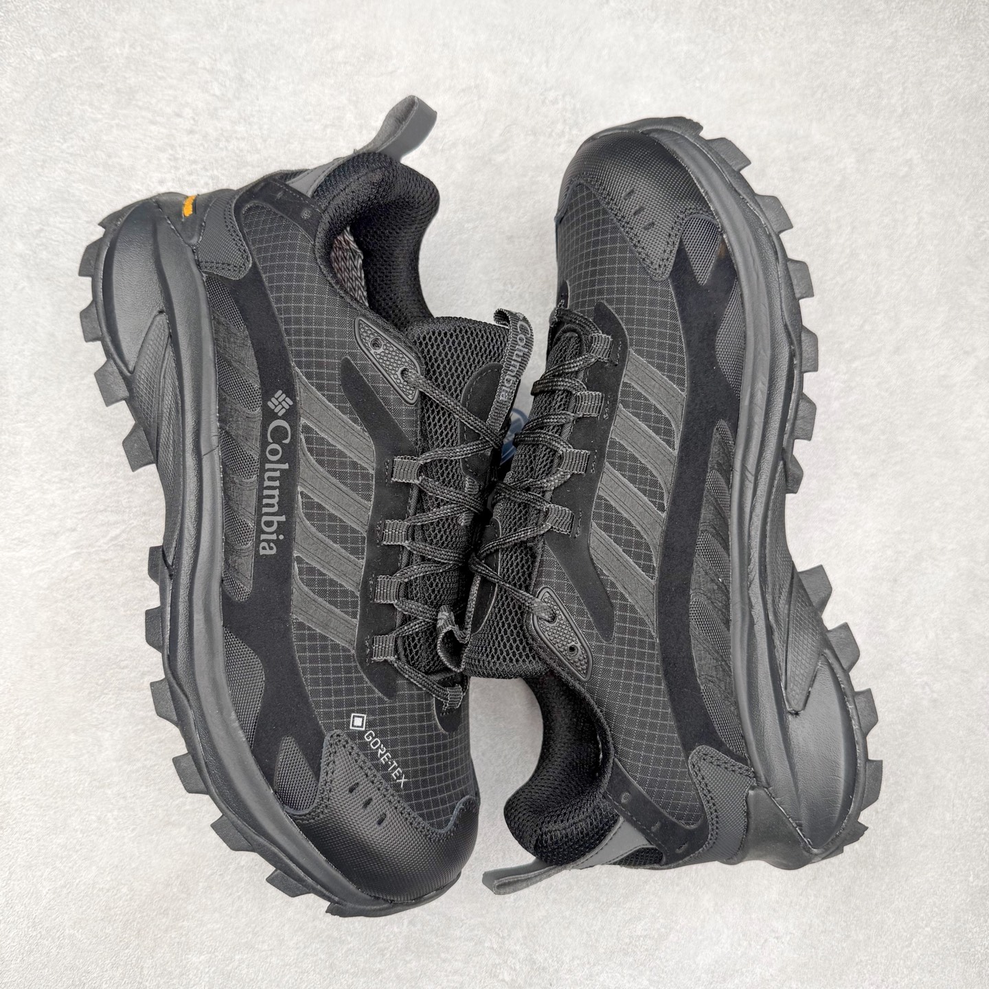 图片[3]-Columbia 哥伦比亚户外登山鞋休闲鞋户外越野徒步鞋广东大厂品质 面料采用进口磨砂牛皮 鞋底采用Vibram黄金大底 专门为鞋底设计的橡胶以出色的耐磨性，良好的防滑性，均匀的质地获得了众多品牌的认可Columbia成立于1938年，源自美国俄勒 州波特兰市，是有着80年悠久历史的国际户外品牌。作为户外科技的先驱者，哥伦比亚倡导“Tested Tough要玩就玩真的”品牌精神。实地测试文化作为其品牌基因，致力透过产品传递品牌精髓.Columbia执着于让消费者在户外得到专业的真实保护，可以更长时间地享受户外乐趣 尺码：40-45（运动码）-选品中心