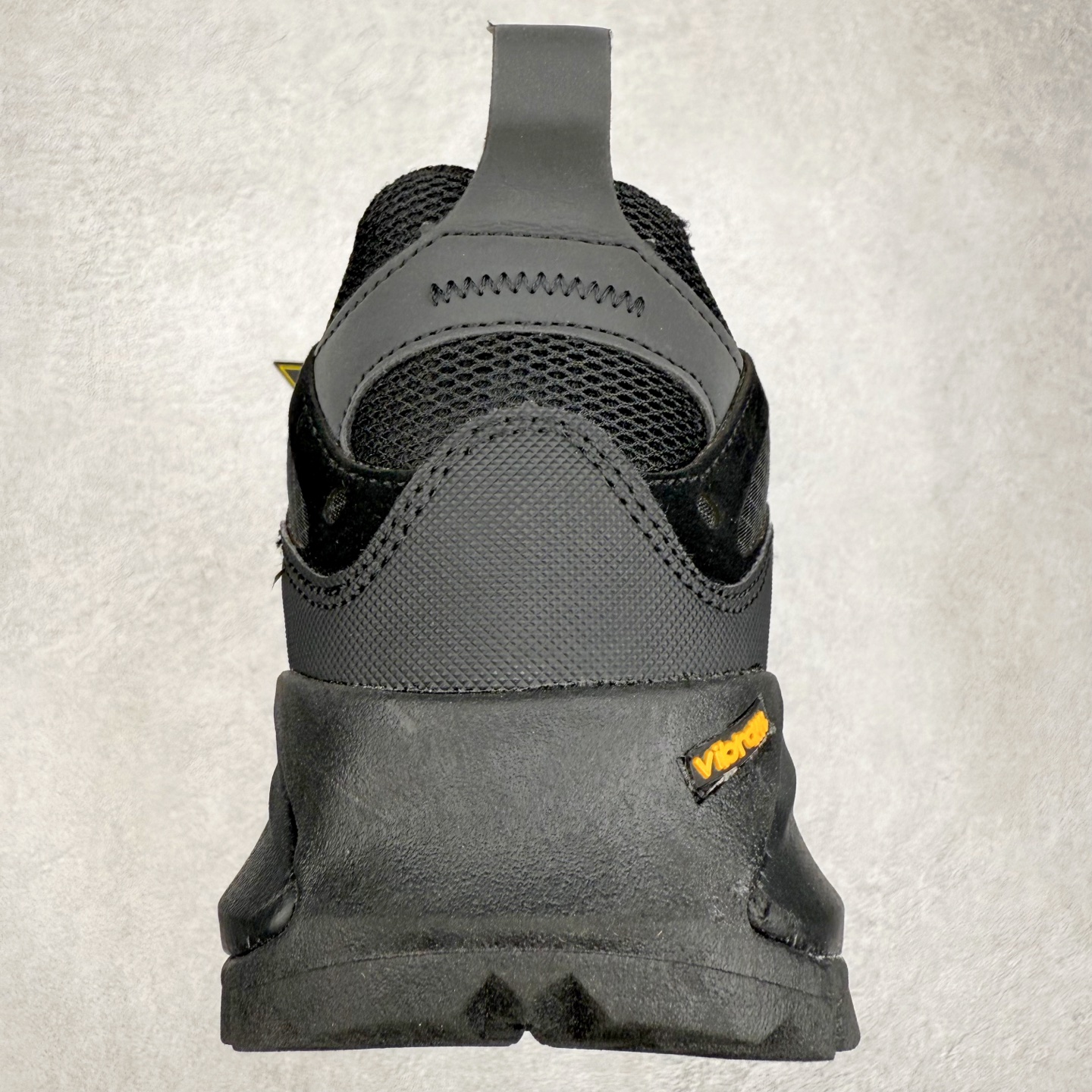 图片[8]-Columbia 哥伦比亚户外登山鞋休闲鞋户外越野徒步鞋广东大厂品质 面料采用进口磨砂牛皮 鞋底采用Vibram黄金大底 专门为鞋底设计的橡胶以出色的耐磨性，良好的防滑性，均匀的质地获得了众多品牌的认可Columbia成立于1938年，源自美国俄勒 州波特兰市，是有着80年悠久历史的国际户外品牌。作为户外科技的先驱者，哥伦比亚倡导“Tested Tough要玩就玩真的”品牌精神。实地测试文化作为其品牌基因，致力透过产品传递品牌精髓.Columbia执着于让消费者在户外得到专业的真实保护，可以更长时间地享受户外乐趣 尺码：40-45（运动码）-选品中心