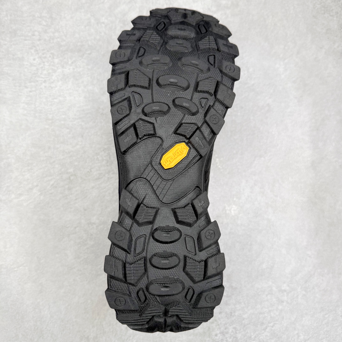 图片[9]-Columbia 哥伦比亚户外登山鞋休闲鞋户外越野徒步鞋广东大厂品质 面料采用进口磨砂牛皮 鞋底采用Vibram黄金大底 专门为鞋底设计的橡胶以出色的耐磨性，良好的防滑性，均匀的质地获得了众多品牌的认可Columbia成立于1938年，源自美国俄勒 州波特兰市，是有着80年悠久历史的国际户外品牌。作为户外科技的先驱者，哥伦比亚倡导“Tested Tough要玩就玩真的”品牌精神。实地测试文化作为其品牌基因，致力透过产品传递品牌精髓.Columbia执着于让消费者在户外得到专业的真实保护，可以更长时间地享受户外乐趣 尺码：40-45（运动码）-选品中心