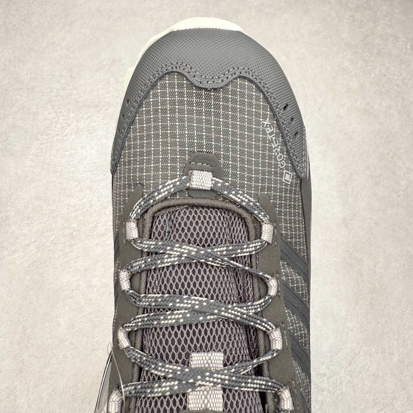 图片[4]-Columbia 哥伦比亚户外登山鞋休闲鞋户外越野徒步鞋广东大厂品质 面料采用进口磨砂牛皮 鞋底采用Vibram黄金大底 专门为鞋底设计的橡胶以出色的耐磨性，良好的防滑性，均匀的质地获得了众多品牌的认可Columbia成立于1938年，源自美国俄勒 州波特兰市，是有着80年悠久历史的国际户外品牌。作为户外科技的先驱者，哥伦比亚倡导“Tested Tough要玩就玩真的”品牌精神。实地测试文化作为其品牌基因，致力透过产品传递品牌精髓.Columbia执着于让消费者在户外得到专业的真实保护，可以更长时间地享受户外乐趣 尺码：40-45（运动码）-选品中心