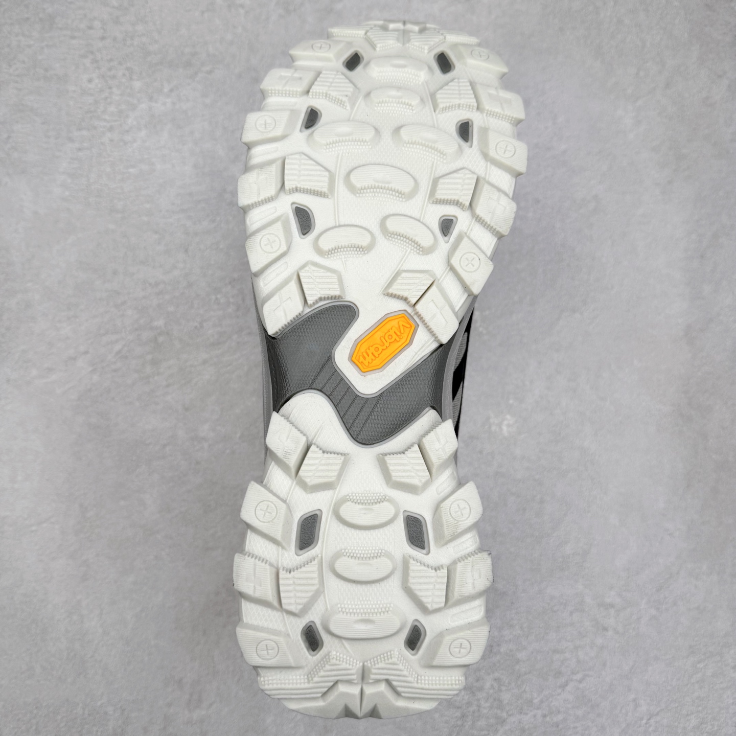 图片[9]-Columbia 哥伦比亚户外登山鞋休闲鞋户外越野徒步鞋广东大厂品质 面料采用进口磨砂牛皮 鞋底采用Vibram黄金大底 专门为鞋底设计的橡胶以出色的耐磨性，良好的防滑性，均匀的质地获得了众多品牌的认可Columbia成立于1938年，源自美国俄勒 州波特兰市，是有着80年悠久历史的国际户外品牌。作为户外科技的先驱者，哥伦比亚倡导“Tested Tough要玩就玩真的”品牌精神。实地测试文化作为其品牌基因，致力透过产品传递品牌精髓.Columbia执着于让消费者在户外得到专业的真实保护，可以更长时间地享受户外乐趣 尺码：40-45（运动码）-选品中心