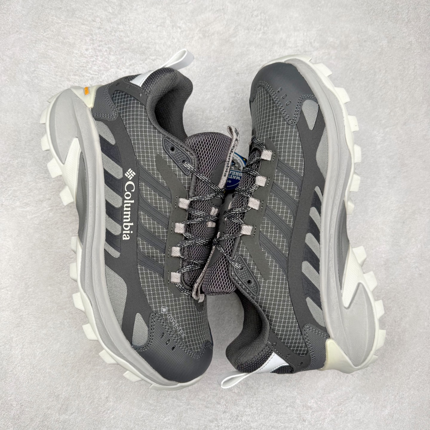 图片[3]-Columbia 哥伦比亚户外登山鞋休闲鞋户外越野徒步鞋广东大厂品质 面料采用进口磨砂牛皮 鞋底采用Vibram黄金大底 专门为鞋底设计的橡胶以出色的耐磨性，良好的防滑性，均匀的质地获得了众多品牌的认可Columbia成立于1938年，源自美国俄勒 州波特兰市，是有着80年悠久历史的国际户外品牌。作为户外科技的先驱者，哥伦比亚倡导“Tested Tough要玩就玩真的”品牌精神。实地测试文化作为其品牌基因，致力透过产品传递品牌精髓.Columbia执着于让消费者在户外得到专业的真实保护，可以更长时间地享受户外乐趣 尺码：40-45（运动码）-选品中心