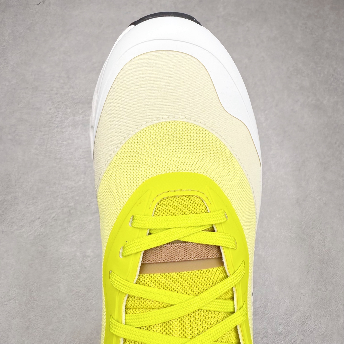 图片[4]-＃M纯原 LOEWE x On Cloudtilt 2.0 昂跑罗意威联名 圆头系带生活休闲鞋 此运动品牌 开创于2010年 缓震着陆、强效回弹、轻柔质感的设计构思始终是ON研制关键 与此同时基于“为全球提供革新性的跑步感受”信念 陆续推出了多款跑鞋及其以专业运动人体跑步工程学为设计关键的功能性跑步服饰设备 让跑者不费力气地畅快畅跑 尺码：36 36.5 37.5 38 38.5 39 40 40.5 41 42 42.5 43 44 44.5 45 46-选品中心