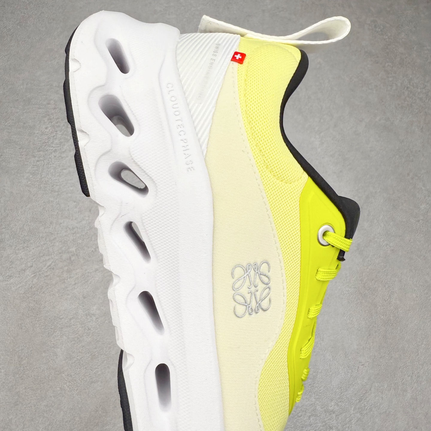 图片[6]-＃M纯原 LOEWE x On Cloudtilt 2.0 昂跑罗意威联名 圆头系带生活休闲鞋 此运动品牌 开创于2010年 缓震着陆、强效回弹、轻柔质感的设计构思始终是ON研制关键 与此同时基于“为全球提供革新性的跑步感受”信念 陆续推出了多款跑鞋及其以专业运动人体跑步工程学为设计关键的功能性跑步服饰设备 让跑者不费力气地畅快畅跑 尺码：36 36.5 37.5 38 38.5 39 40 40.5 41 42 42.5 43 44 44.5 45 46-选品中心