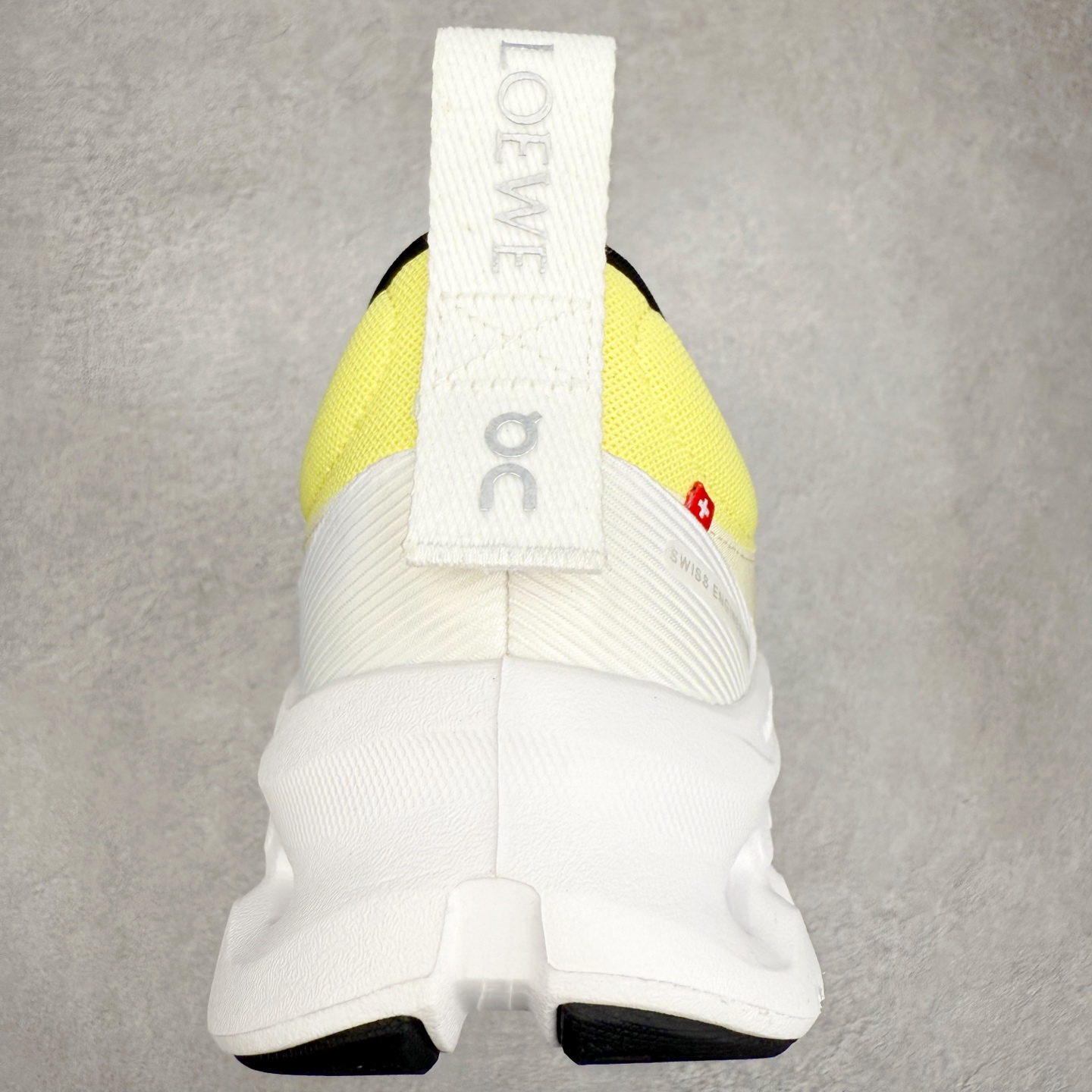 图片[8]-＃M纯原 LOEWE x On Cloudtilt 2.0 昂跑罗意威联名 圆头系带生活休闲鞋 此运动品牌 开创于2010年 缓震着陆、强效回弹、轻柔质感的设计构思始终是ON研制关键 与此同时基于“为全球提供革新性的跑步感受”信念 陆续推出了多款跑鞋及其以专业运动人体跑步工程学为设计关键的功能性跑步服饰设备 让跑者不费力气地畅快畅跑 尺码：36 36.5 37.5 38 38.5 39 40 40.5 41 42 42.5 43 44 44.5 45 46-选品中心