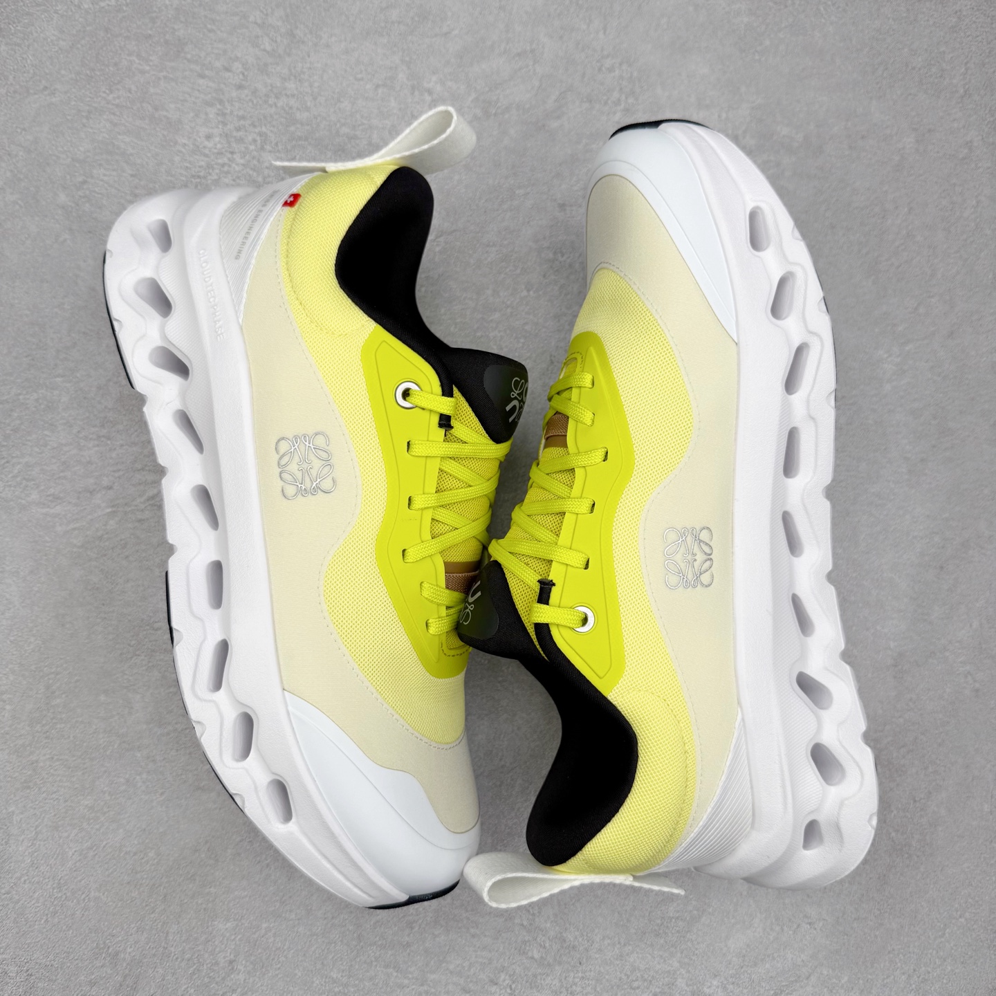 图片[3]-＃M纯原 LOEWE x On Cloudtilt 2.0 昂跑罗意威联名 圆头系带生活休闲鞋 此运动品牌 开创于2010年 缓震着陆、强效回弹、轻柔质感的设计构思始终是ON研制关键 与此同时基于“为全球提供革新性的跑步感受”信念 陆续推出了多款跑鞋及其以专业运动人体跑步工程学为设计关键的功能性跑步服饰设备 让跑者不费力气地畅快畅跑 尺码：36 36.5 37.5 38 38.5 39 40 40.5 41 42 42.5 43 44 44.5 45 46-选品中心