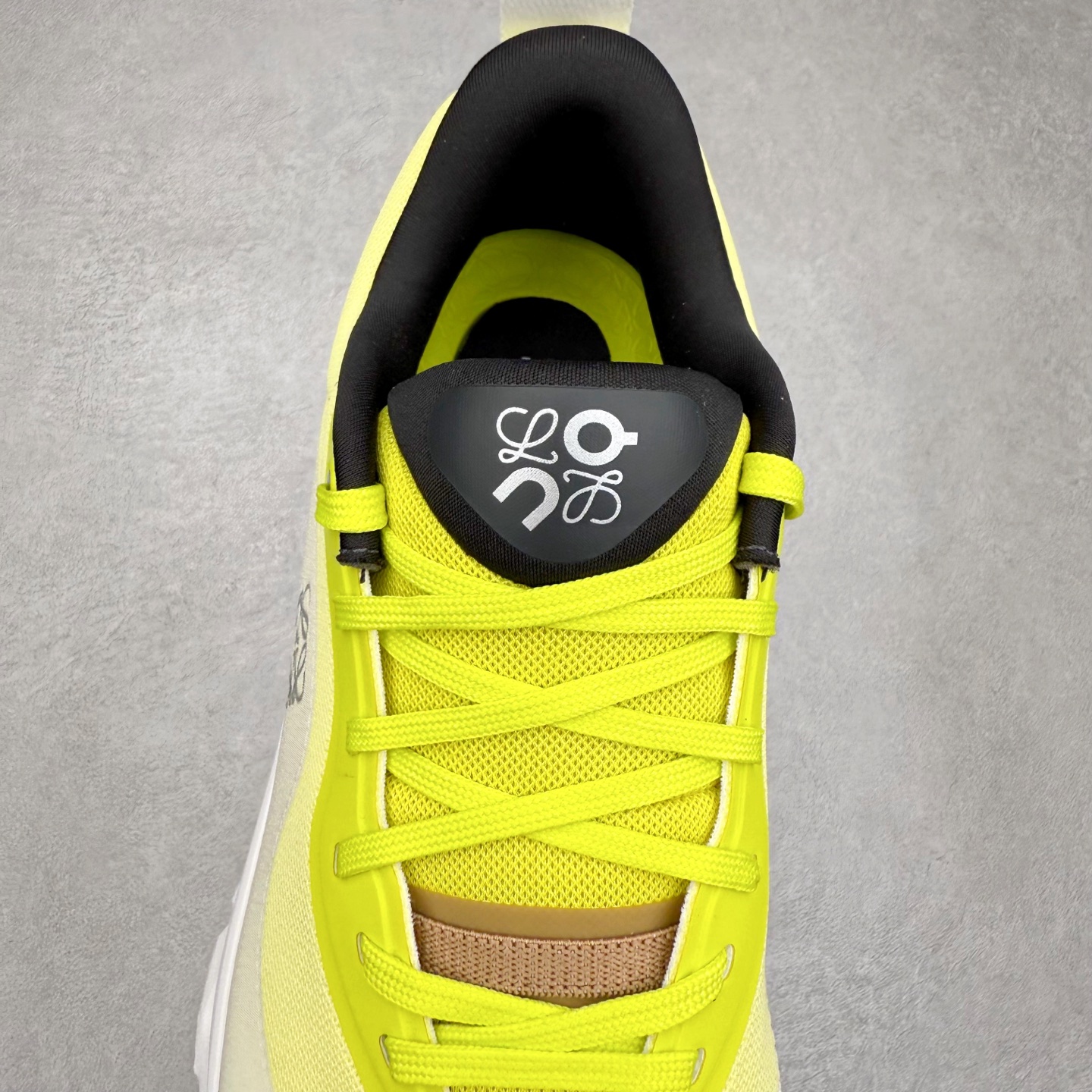 图片[5]-＃M纯原 LOEWE x On Cloudtilt 2.0 昂跑罗意威联名 圆头系带生活休闲鞋 此运动品牌 开创于2010年 缓震着陆、强效回弹、轻柔质感的设计构思始终是ON研制关键 与此同时基于“为全球提供革新性的跑步感受”信念 陆续推出了多款跑鞋及其以专业运动人体跑步工程学为设计关键的功能性跑步服饰设备 让跑者不费力气地畅快畅跑 尺码：36 36.5 37.5 38 38.5 39 40 40.5 41 42 42.5 43 44 44.5 45 46-选品中心