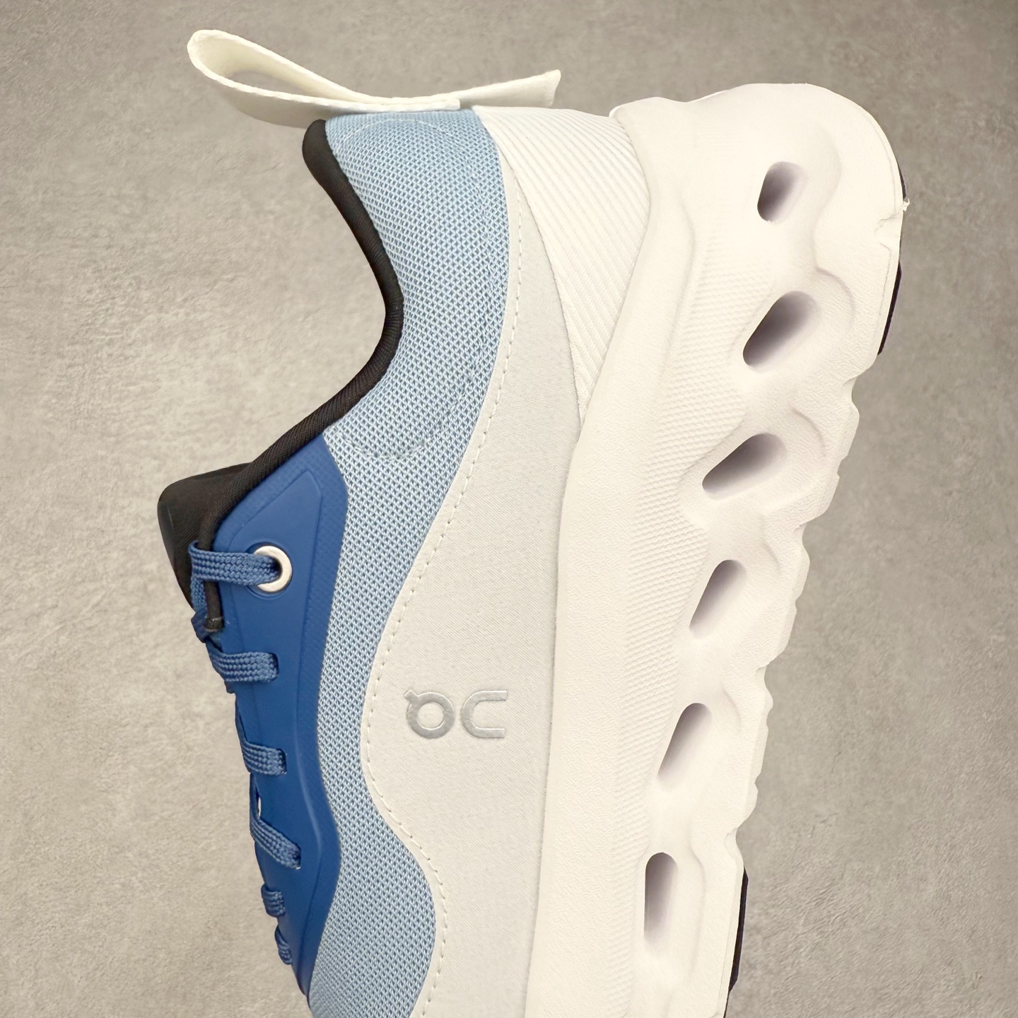 图片[7]-＃M纯原 LOEWE x On Cloudtilt 2.0 昂跑罗意威联名 圆头系带生活休闲鞋 此运动品牌 开创于2010年 缓震着陆、强效回弹、轻柔质感的设计构思始终是ON研制关键 与此同时基于“为全球提供革新性的跑步感受”信念 陆续推出了多款跑鞋及其以专业运动人体跑步工程学为设计关键的功能性跑步服饰设备 让跑者不费力气地畅快畅跑 尺码：36 36.5 37.5 38 38.5 39 40 40.5 41 42 42.5 43 44 44.5 45 46-选品中心