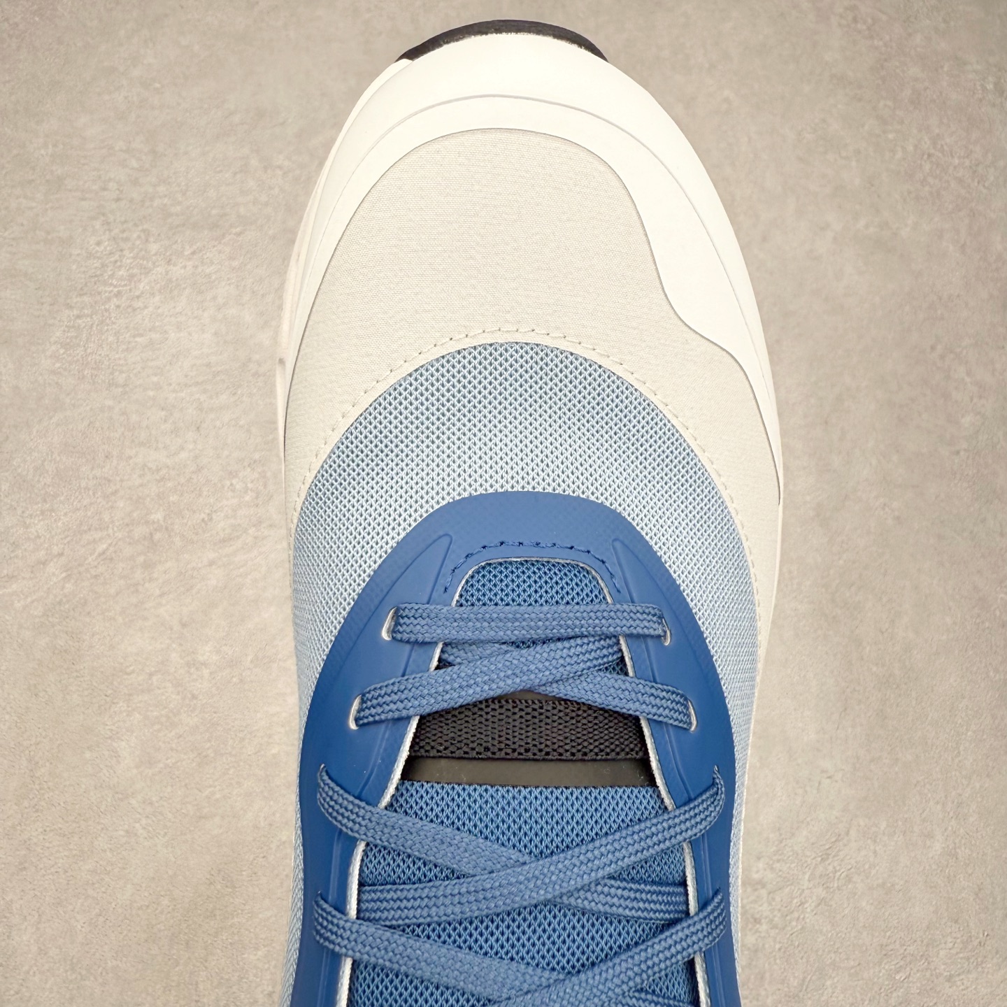 图片[4]-＃M纯原 LOEWE x On Cloudtilt 2.0 昂跑罗意威联名 圆头系带生活休闲鞋 此运动品牌 开创于2010年 缓震着陆、强效回弹、轻柔质感的设计构思始终是ON研制关键 与此同时基于“为全球提供革新性的跑步感受”信念 陆续推出了多款跑鞋及其以专业运动人体跑步工程学为设计关键的功能性跑步服饰设备 让跑者不费力气地畅快畅跑 尺码：36 36.5 37.5 38 38.5 39 40 40.5 41 42 42.5 43 44 44.5 45 46-选品中心