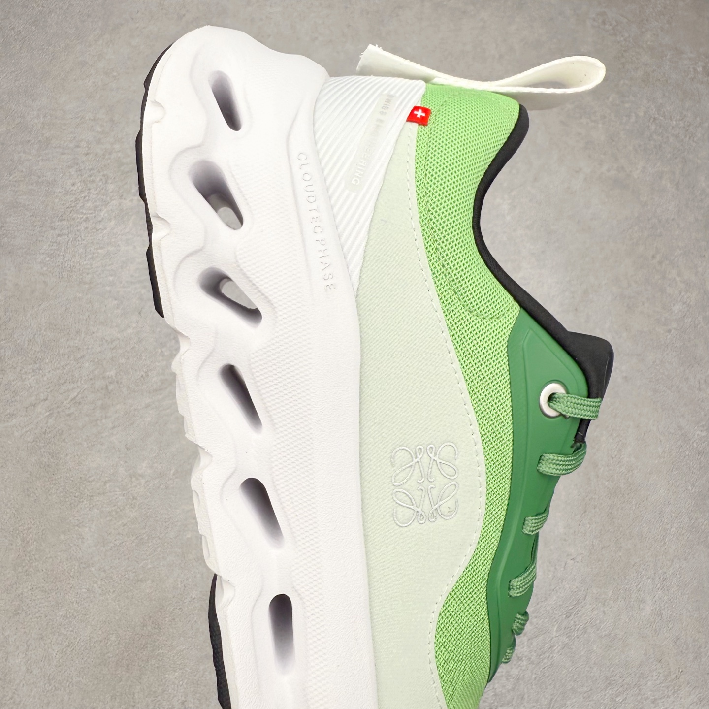 图片[6]-＃M纯原 LOEWE x On Cloudtilt 2.0 昂跑罗意威联名 圆头系带生活休闲鞋 此运动品牌 开创于2010年 缓震着陆、强效回弹、轻柔质感的设计构思始终是ON研制关键 与此同时基于“为全球提供革新性的跑步感受”信念 陆续推出了多款跑鞋及其以专业运动人体跑步工程学为设计关键的功能性跑步服饰设备 让跑者不费力气地畅快畅跑 尺码：36 36.5 37.5 38 38.5 39 40 40.5 41 42 42.5 43 44 44.5 45 46-选品中心