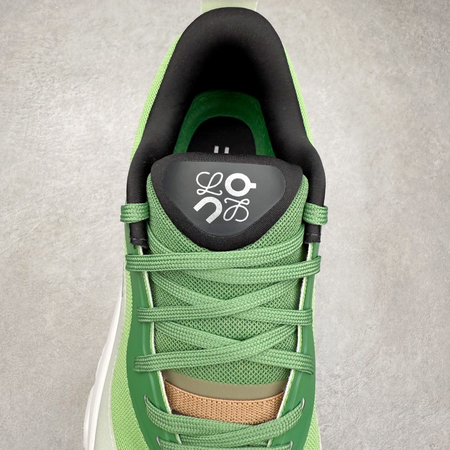 图片[5]-＃M纯原 LOEWE x On Cloudtilt 2.0 昂跑罗意威联名 圆头系带生活休闲鞋 此运动品牌 开创于2010年 缓震着陆、强效回弹、轻柔质感的设计构思始终是ON研制关键 与此同时基于“为全球提供革新性的跑步感受”信念 陆续推出了多款跑鞋及其以专业运动人体跑步工程学为设计关键的功能性跑步服饰设备 让跑者不费力气地畅快畅跑 尺码：36 36.5 37.5 38 38.5 39 40 40.5 41 42 42.5 43 44 44.5 45 46-选品中心